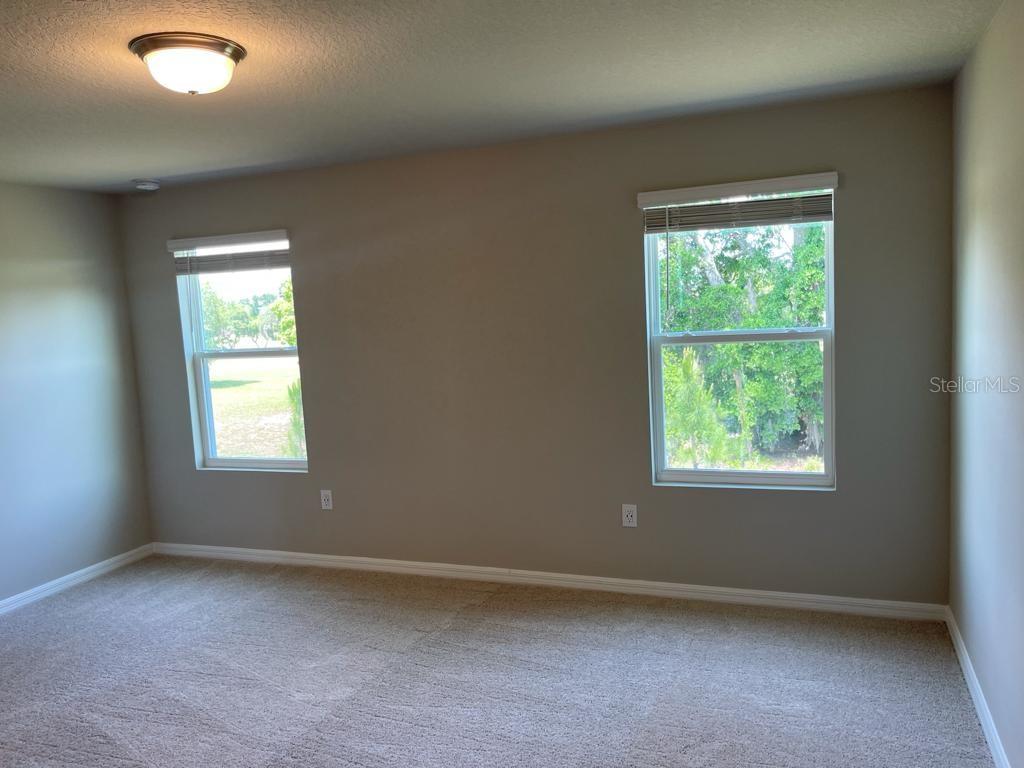 Image 28 of 60 For 975 Robin Holly Street