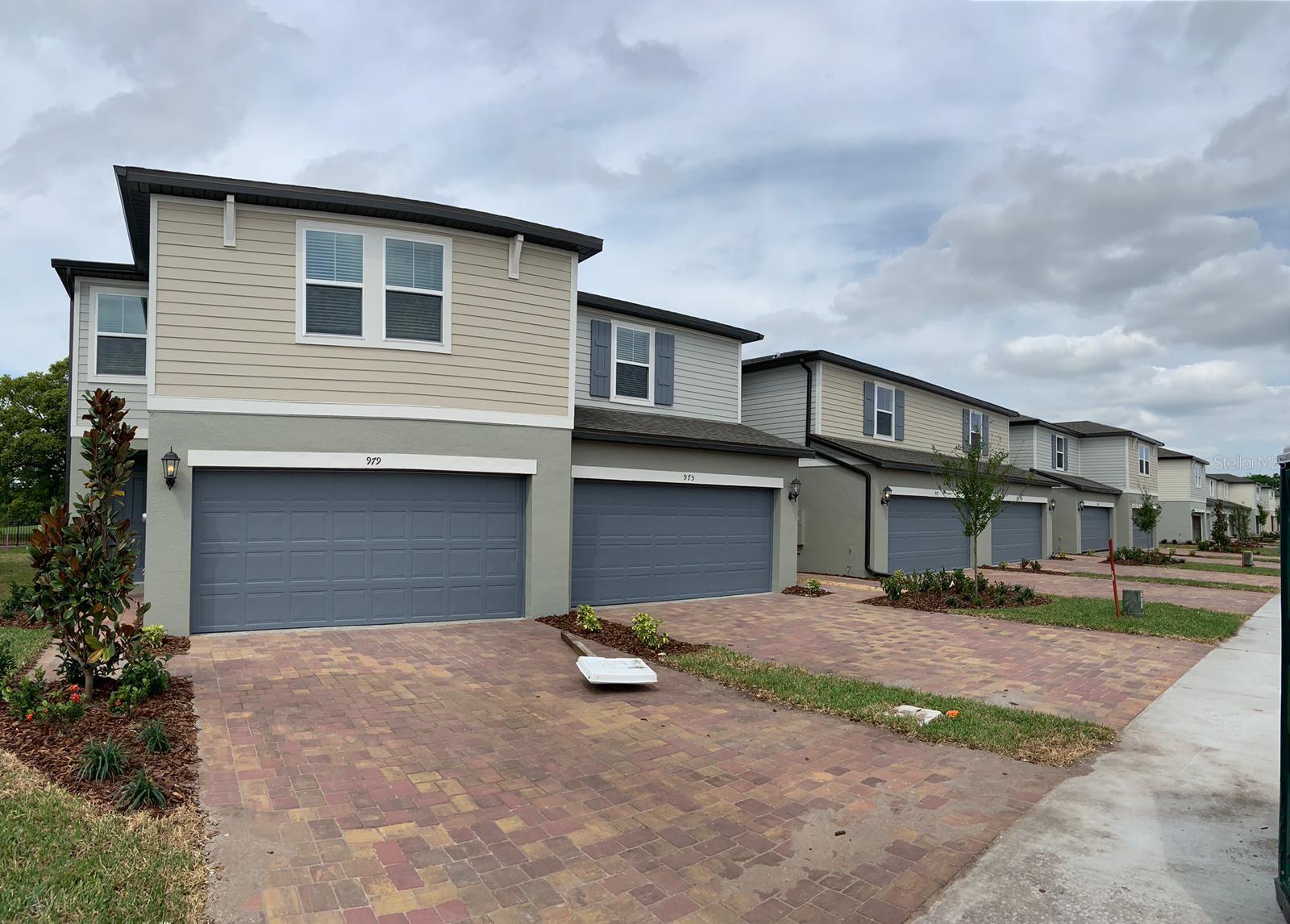 Image 4 of 60 For 975 Robin Holly Street