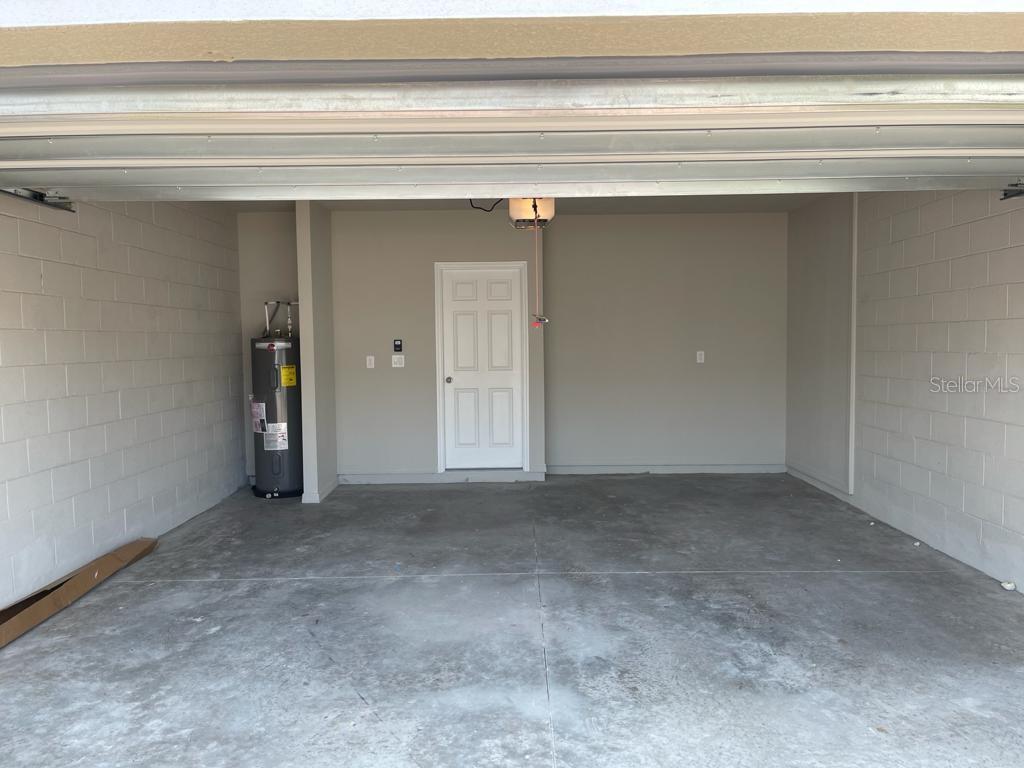 Image 41 of 60 For 975 Robin Holly Street