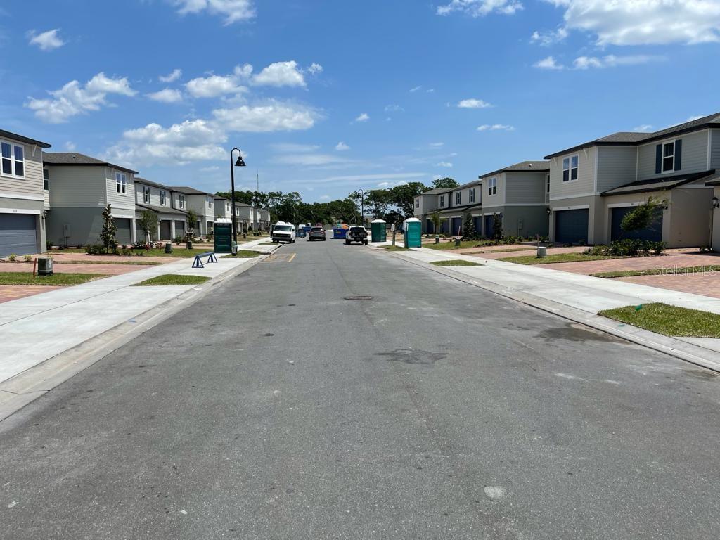 Image 43 of 60 For 975 Robin Holly Street