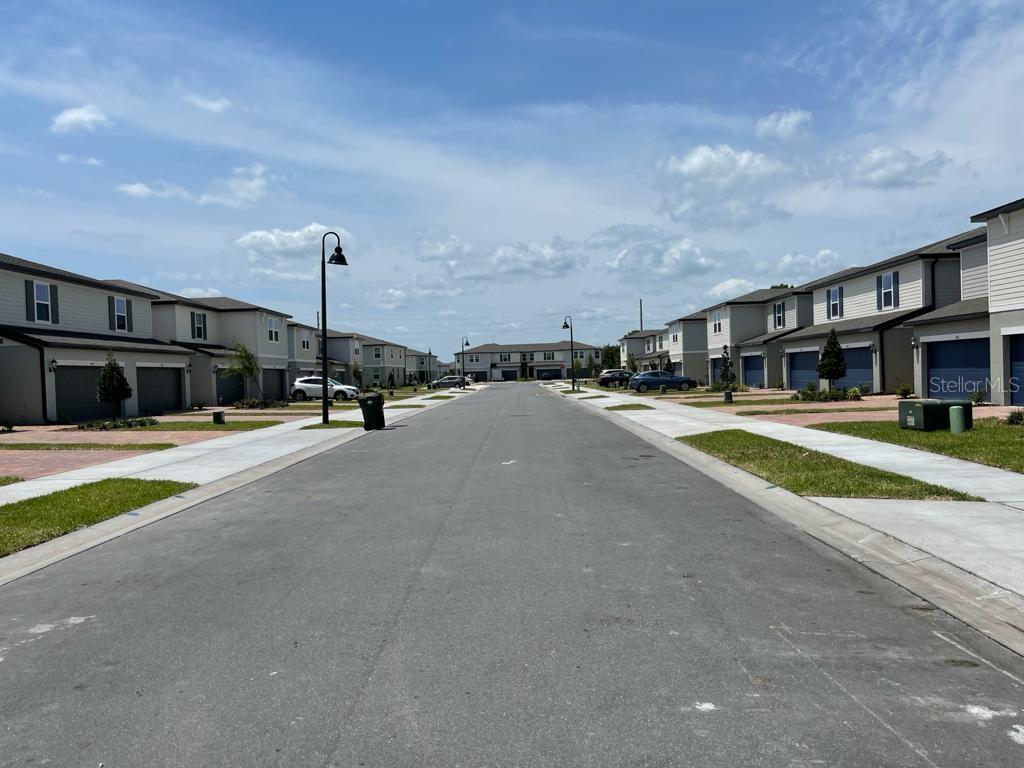 Image 44 of 60 For 975 Robin Holly Street