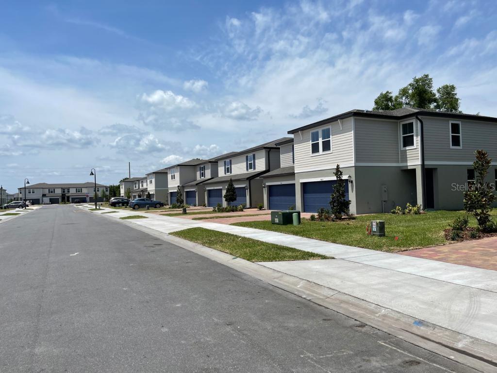 Image 45 of 60 For 975 Robin Holly Street