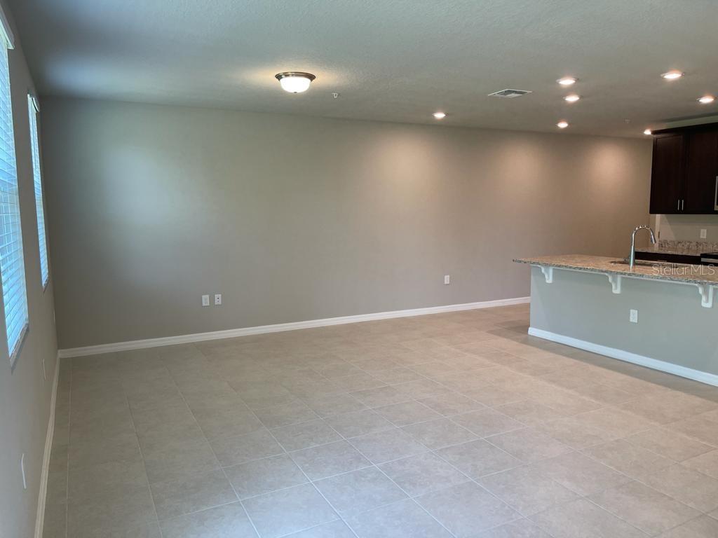 Image 5 of 60 For 975 Robin Holly Street