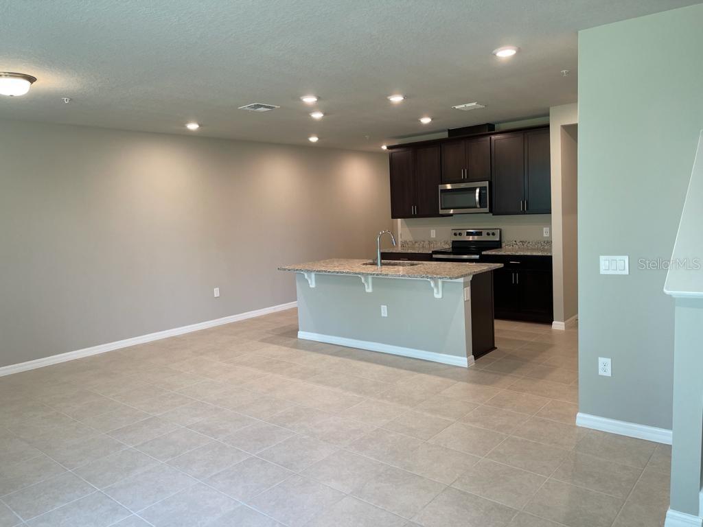 Image 7 of 60 For 975 Robin Holly Street