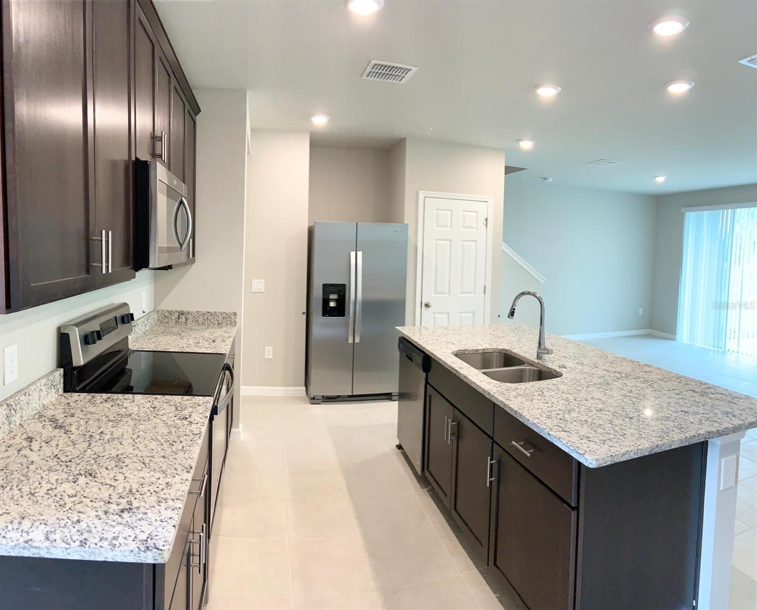 Image 9 of 60 For 975 Robin Holly Street