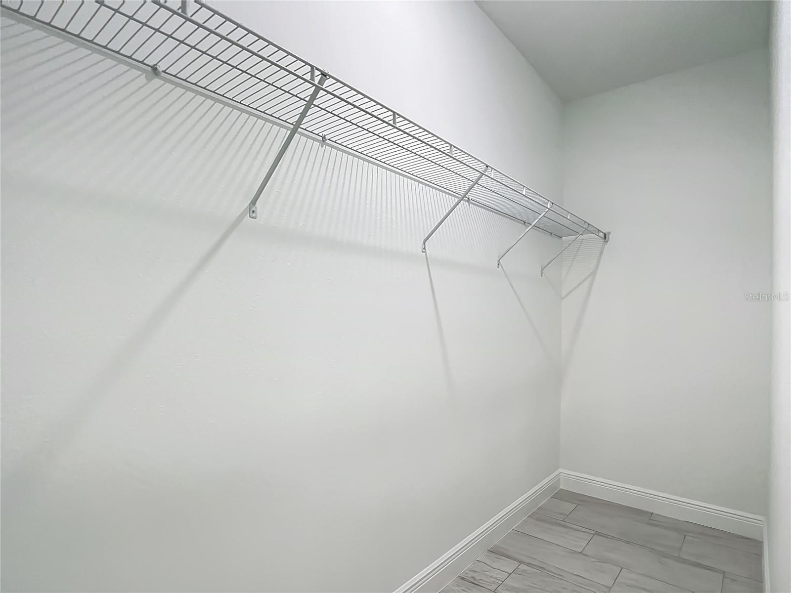 Listing photo id 21 for 5736 Claremont Drive