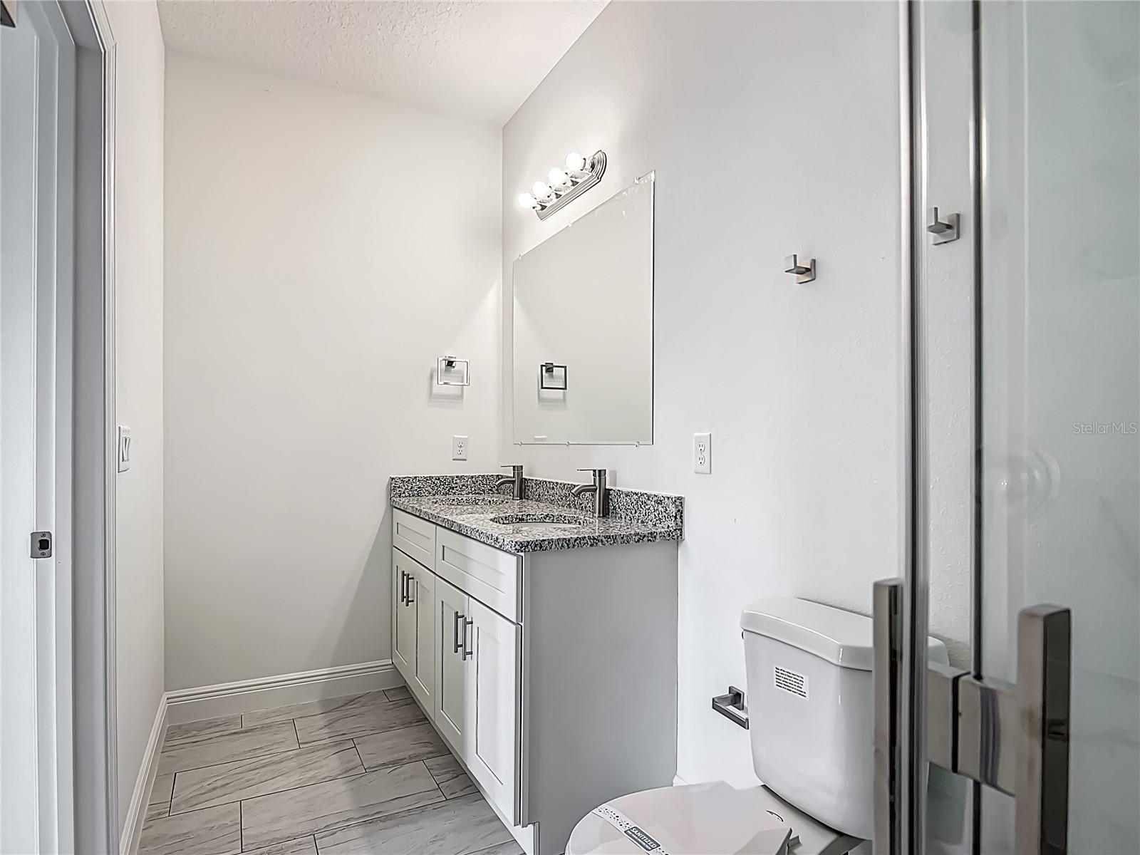 Listing photo id 26 for 5736 Claremont Drive