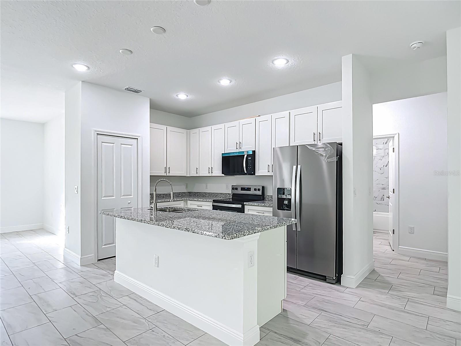 Listing photo id 1 for 5736 Claremont Drive