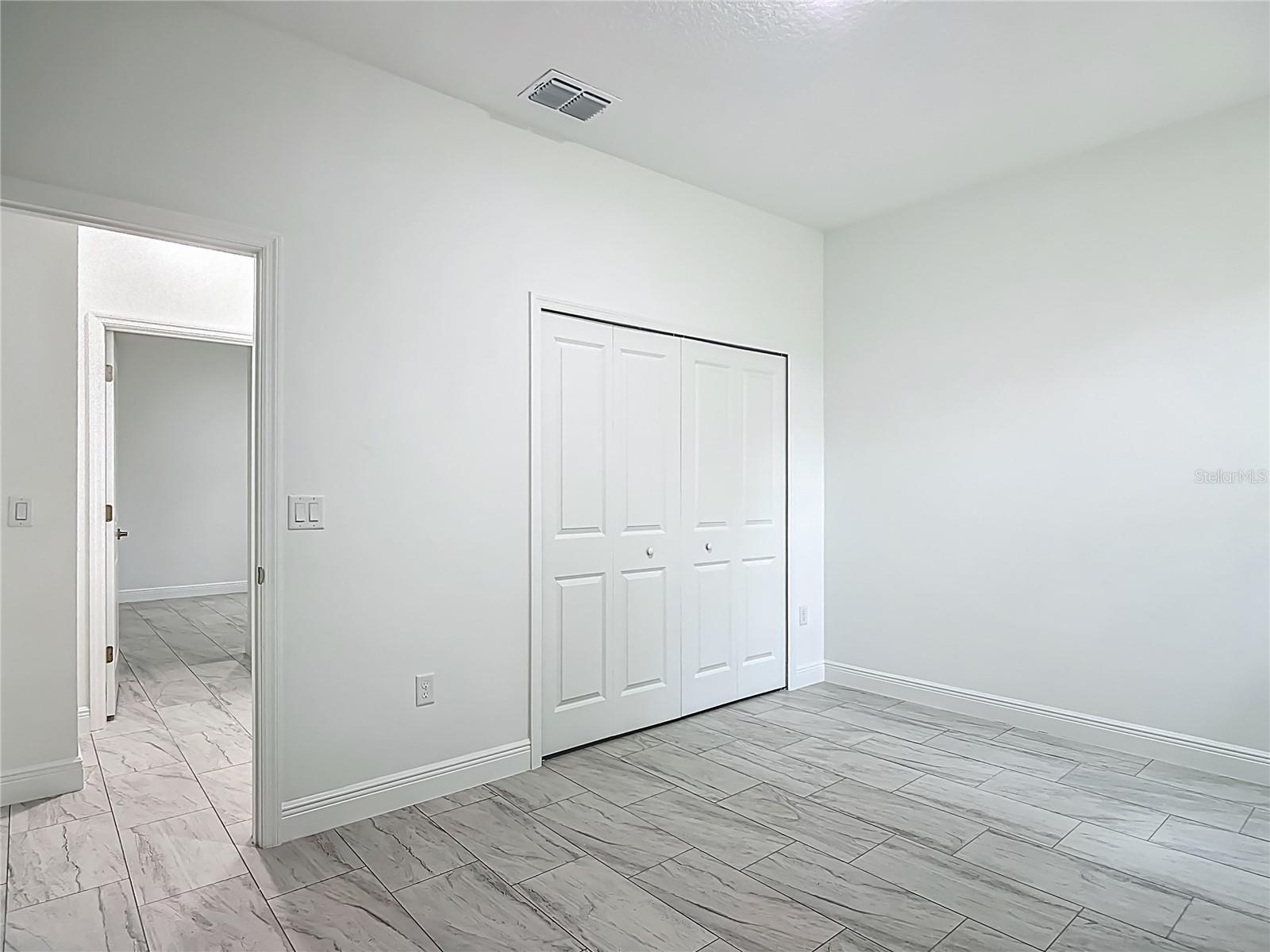 Listing photo id 30 for 5736 Claremont Drive