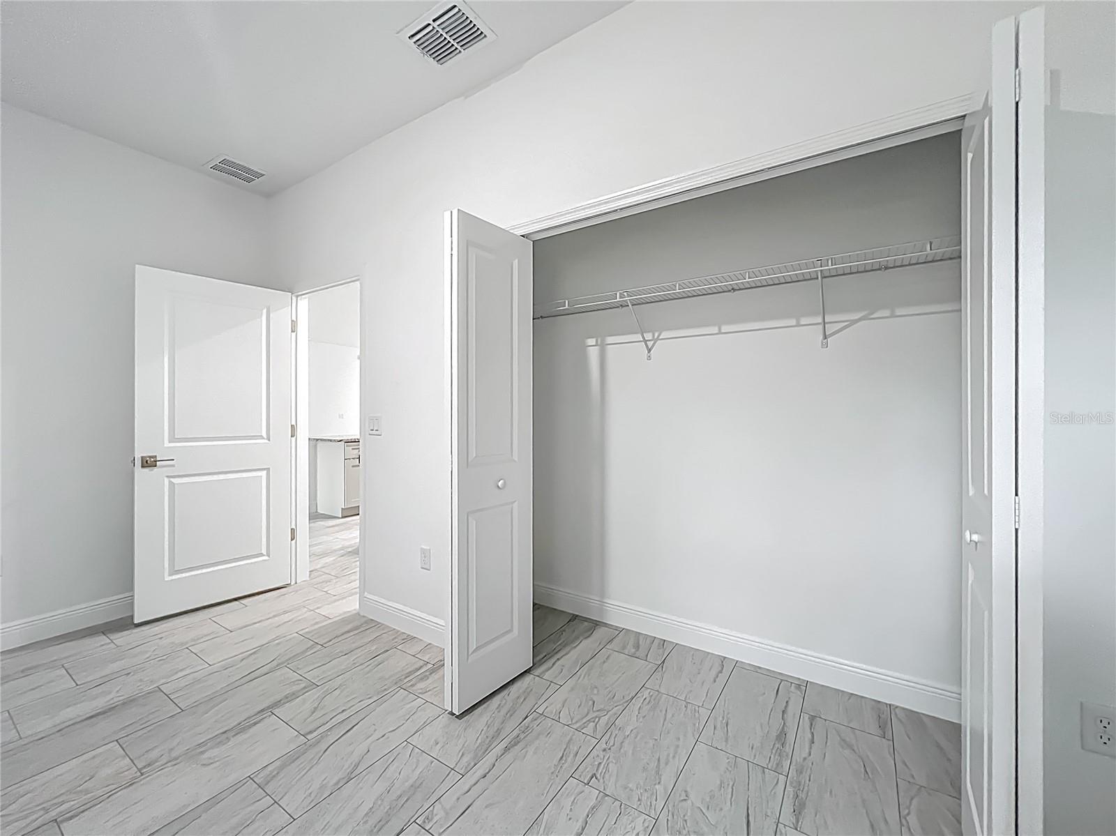 Listing photo id 32 for 5736 Claremont Drive