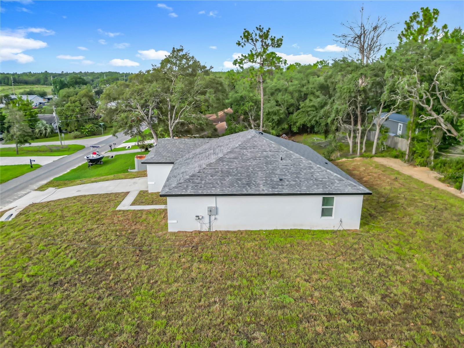 Listing photo id 39 for 5736 Claremont Drive