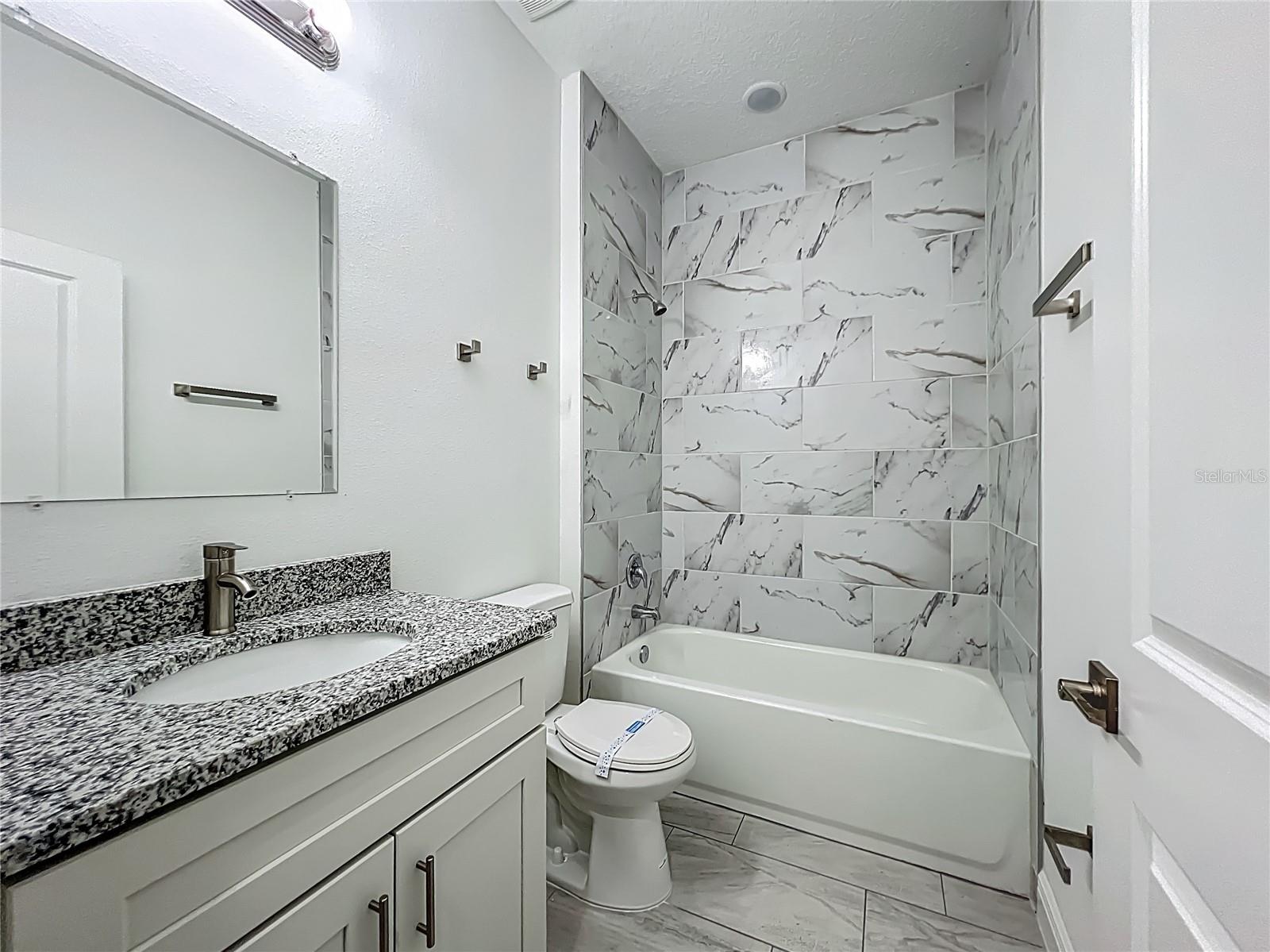 Listing photo id 5 for 5736 Claremont Drive