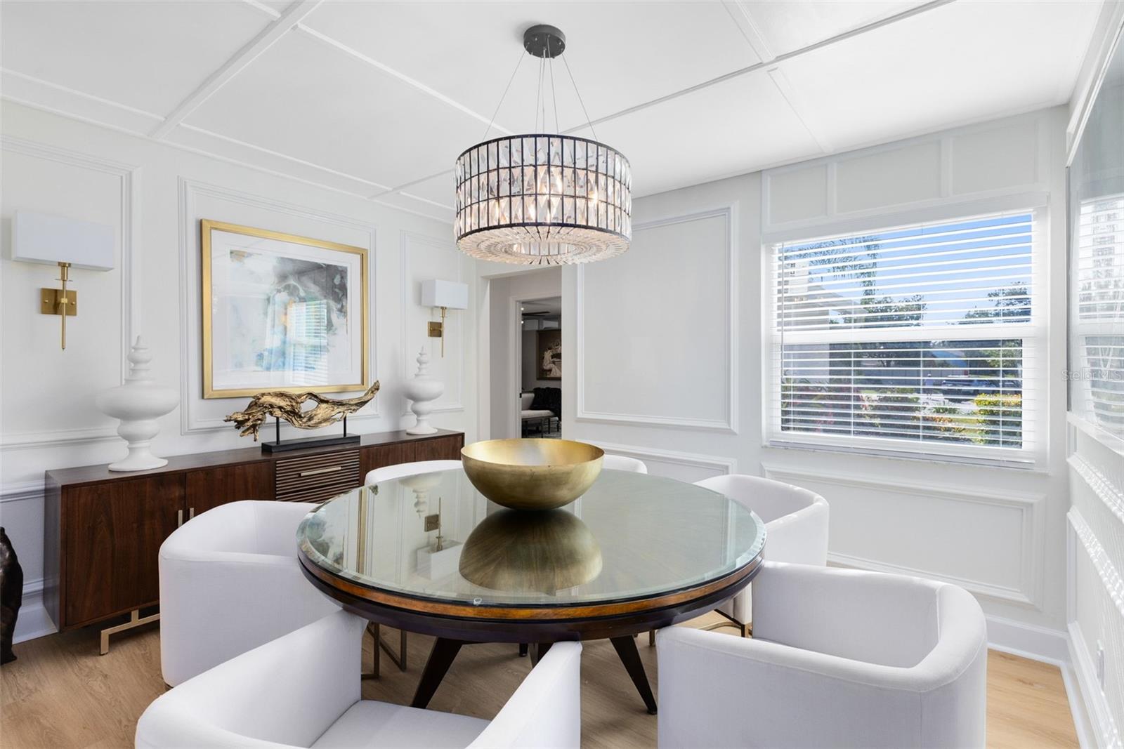 Listing photo id 9 for 404 Charleswood Avenue