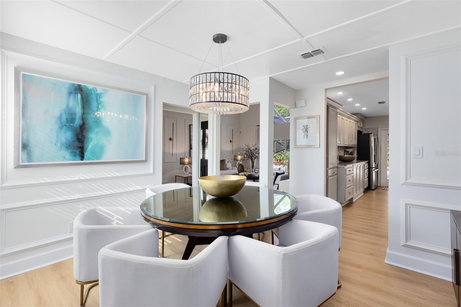 Listing photo id 10 for 404 Charleswood Avenue