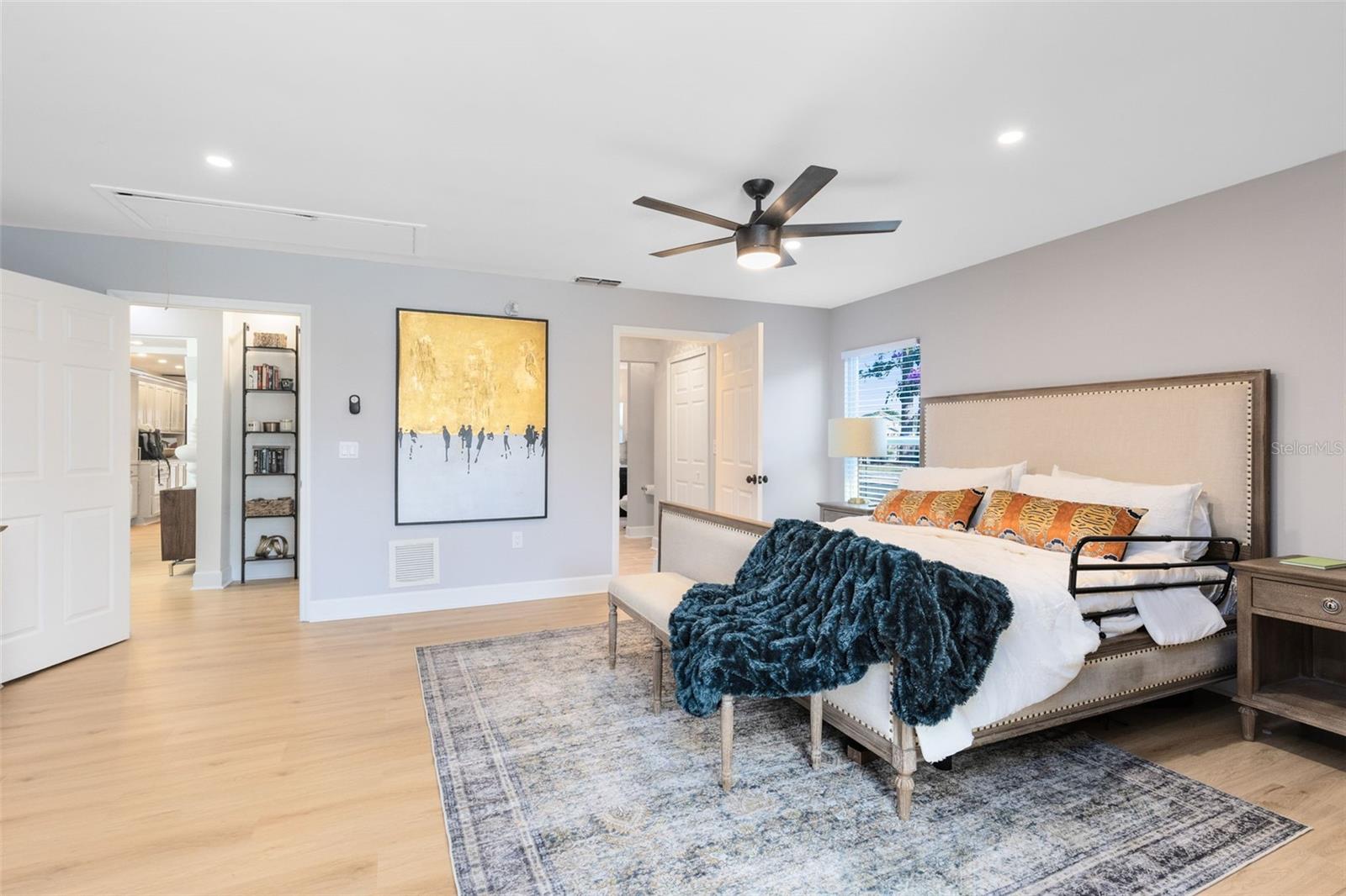 Listing photo id 11 for 404 Charleswood Avenue