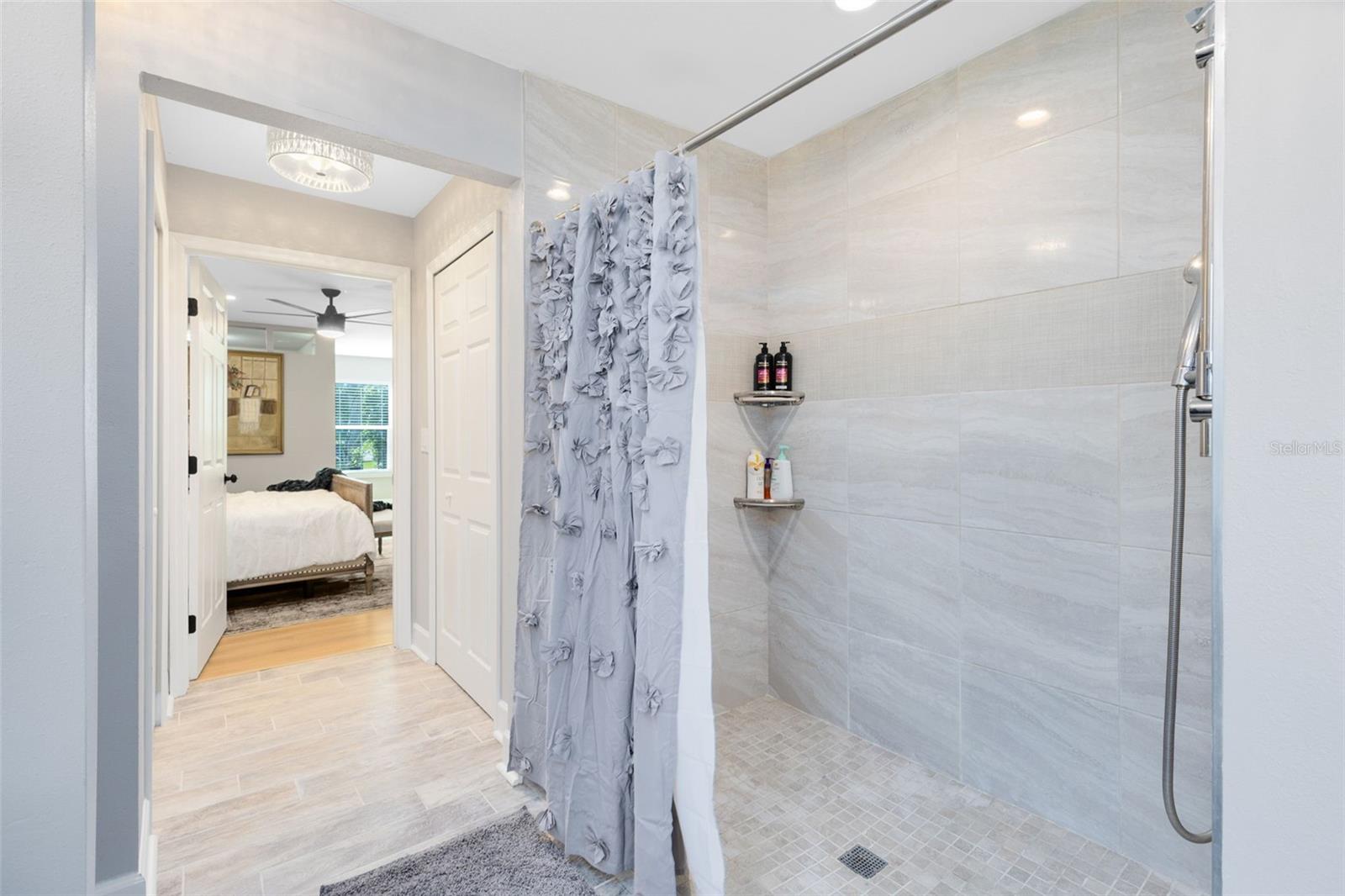 Listing photo id 15 for 404 Charleswood Avenue