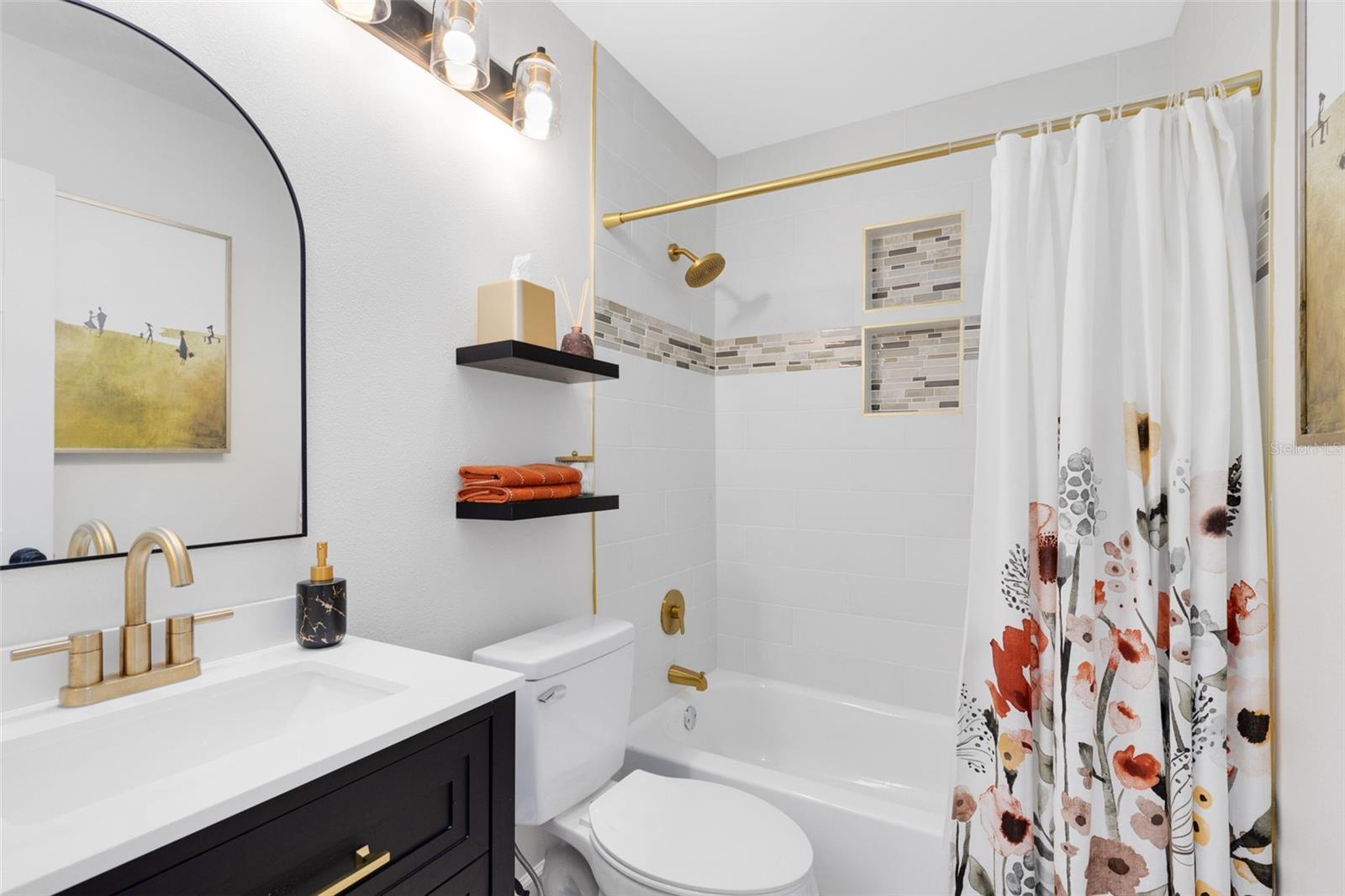 Listing photo id 17 for 404 Charleswood Avenue