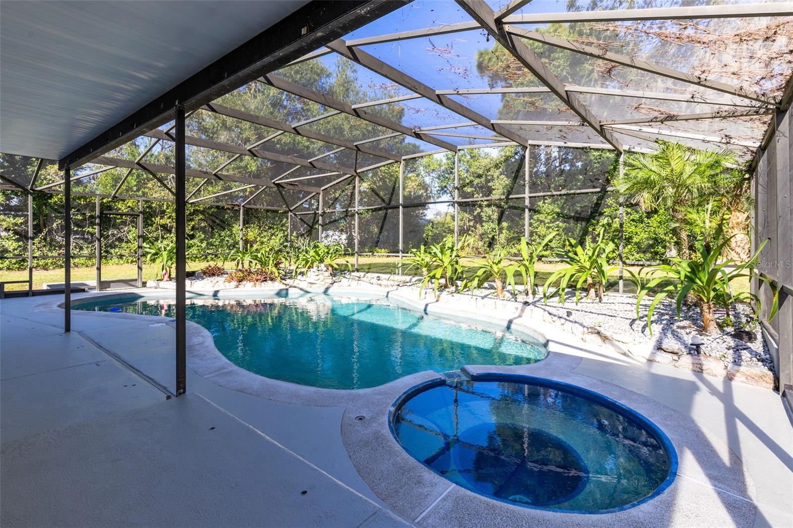 Listing photo id 20 for 404 Charleswood Avenue