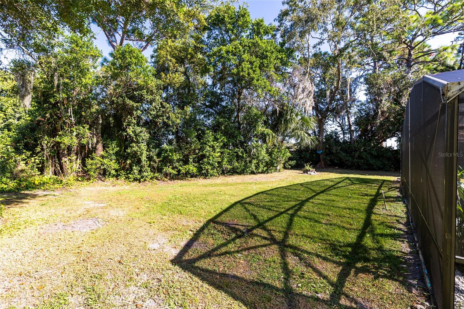 Listing photo id 23 for 404 Charleswood Avenue