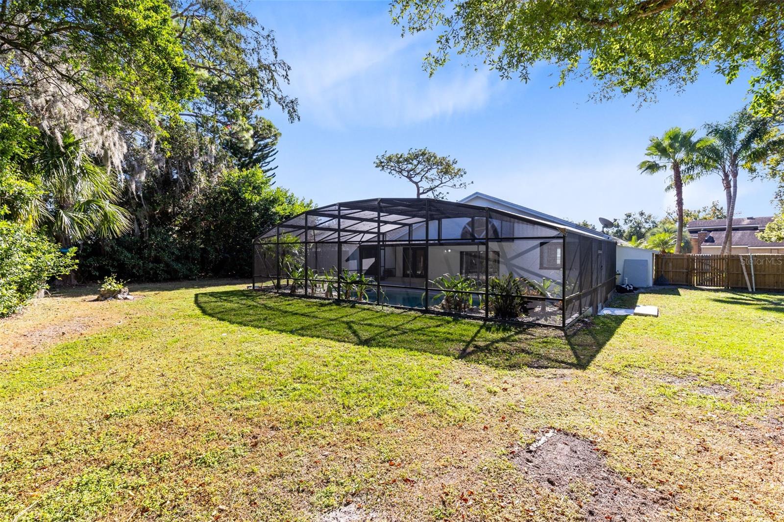 Listing photo id 25 for 404 Charleswood Avenue