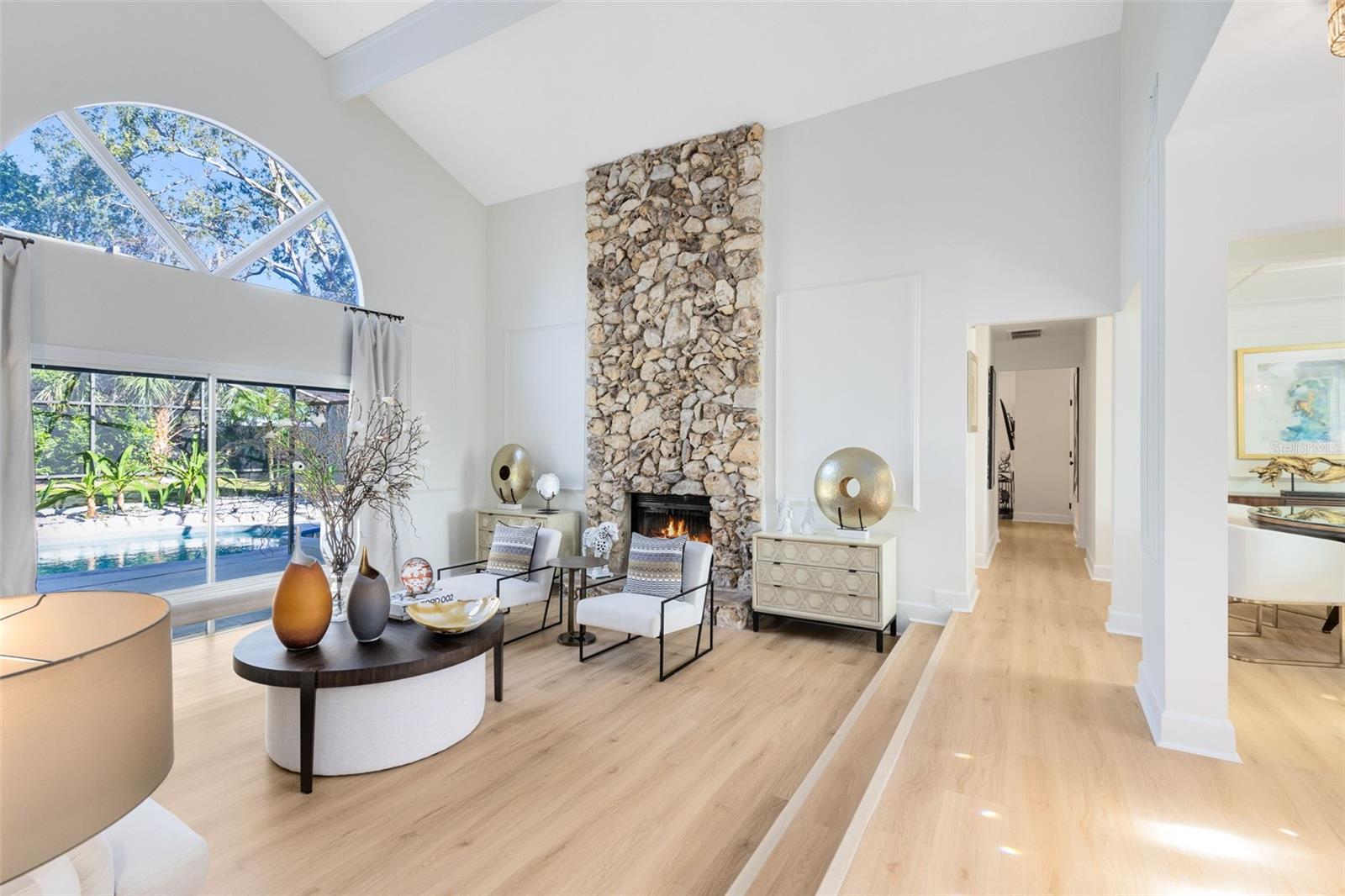 Listing photo id 1 for 404 Charleswood Avenue