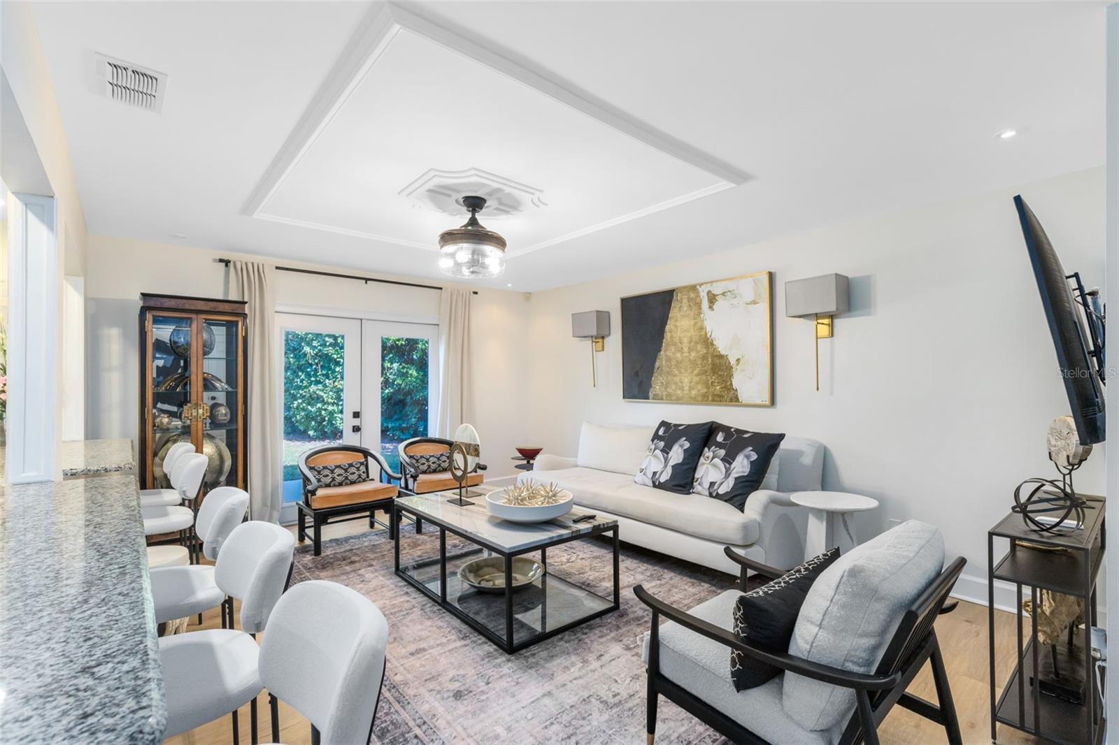 Listing photo id 6 for 404 Charleswood Avenue