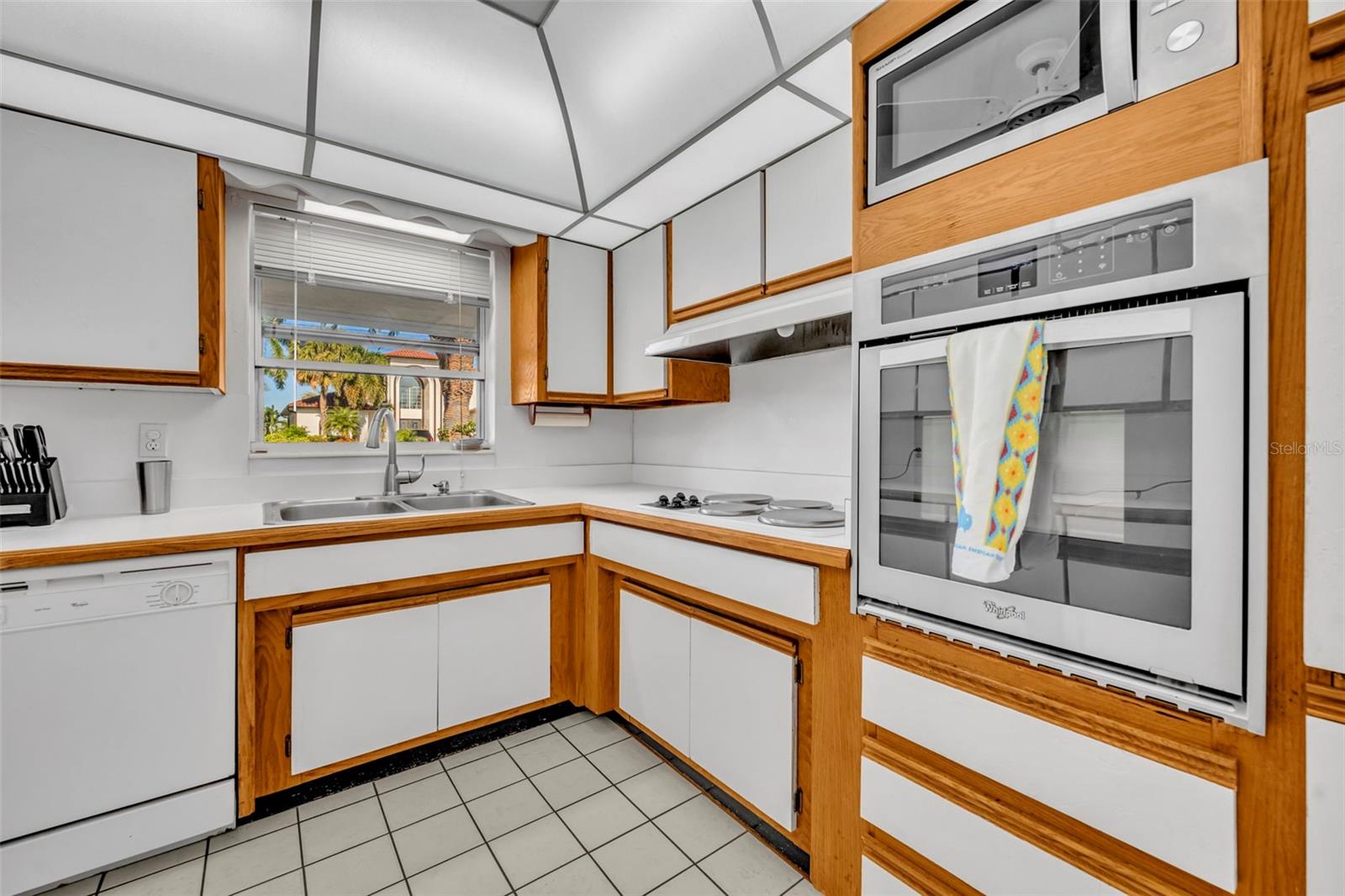 Image 10 of 31 For 2653 Vina Del Mar Boulevard