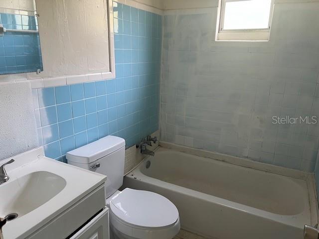 Image 7 of 10 For 1089 De Leon Avenue