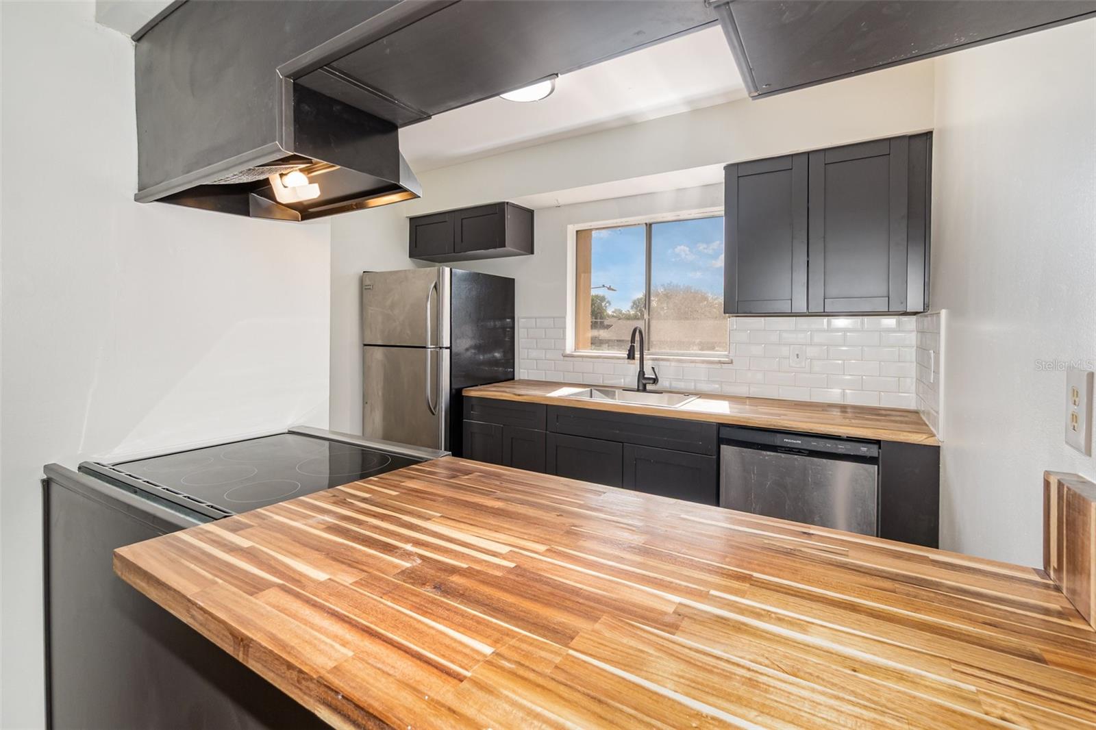 Image 2 of 17 For 1000 Lake Of The Woods Boulevard E206