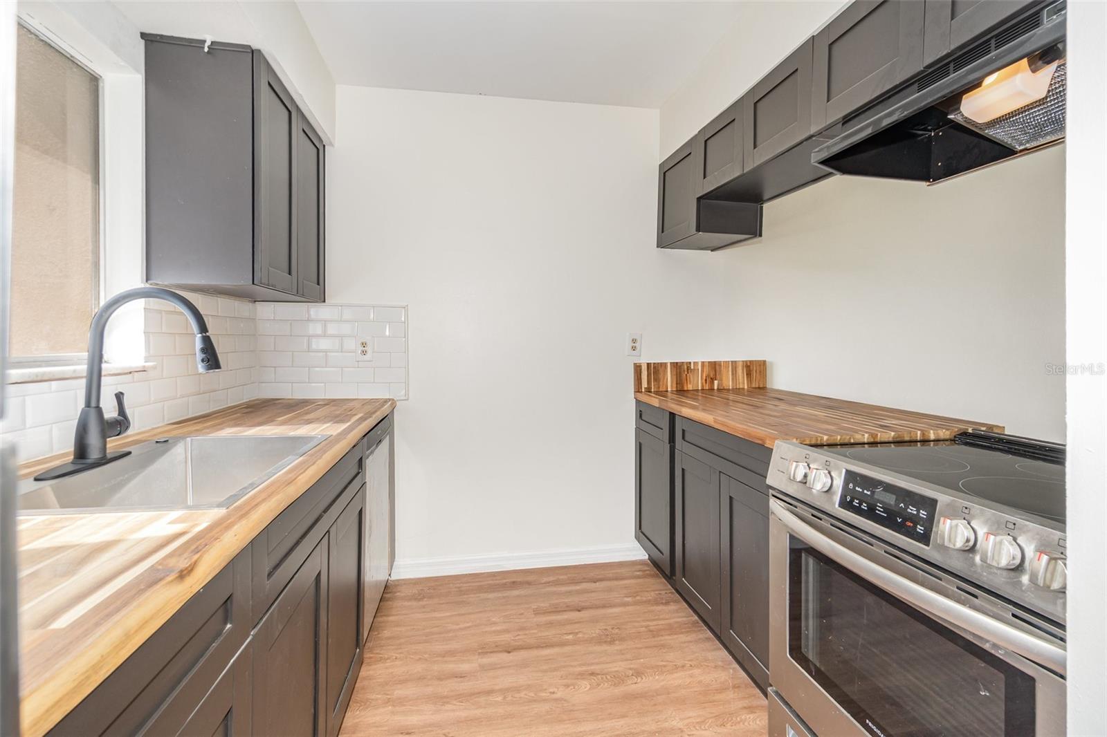 Image 3 of 17 For 1000 Lake Of The Woods Boulevard E206