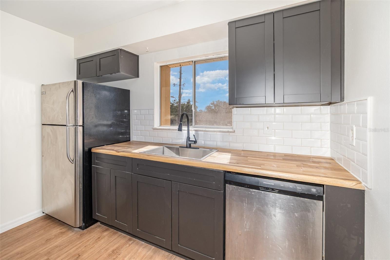 Image 4 of 17 For 1000 Lake Of The Woods Boulevard E206