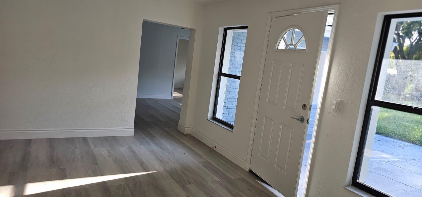 Image 3 of 18 For 2525 Poinsetta Avenue