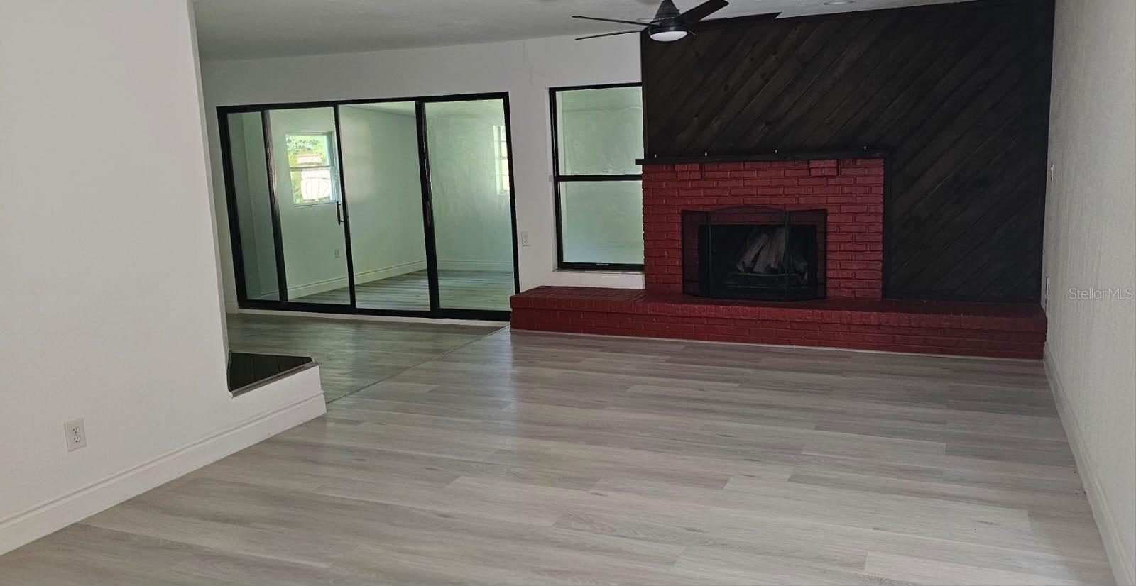 Image 4 of 18 For 2525 Poinsetta Avenue