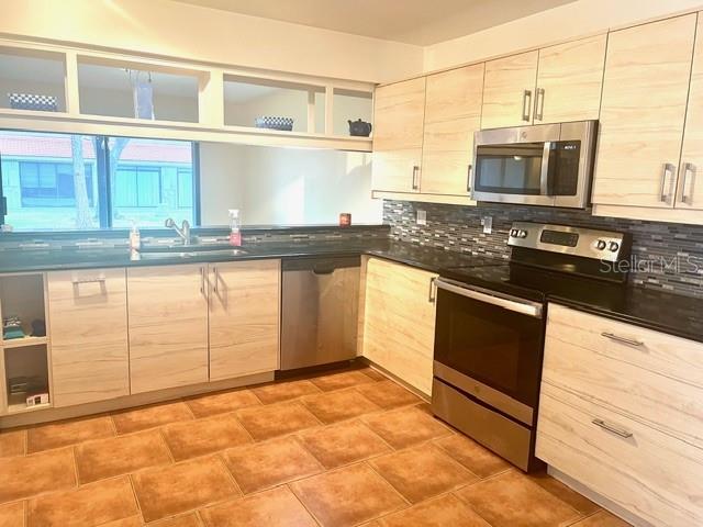 Image 11 of 43 For 8214 Ambrose Cove Way