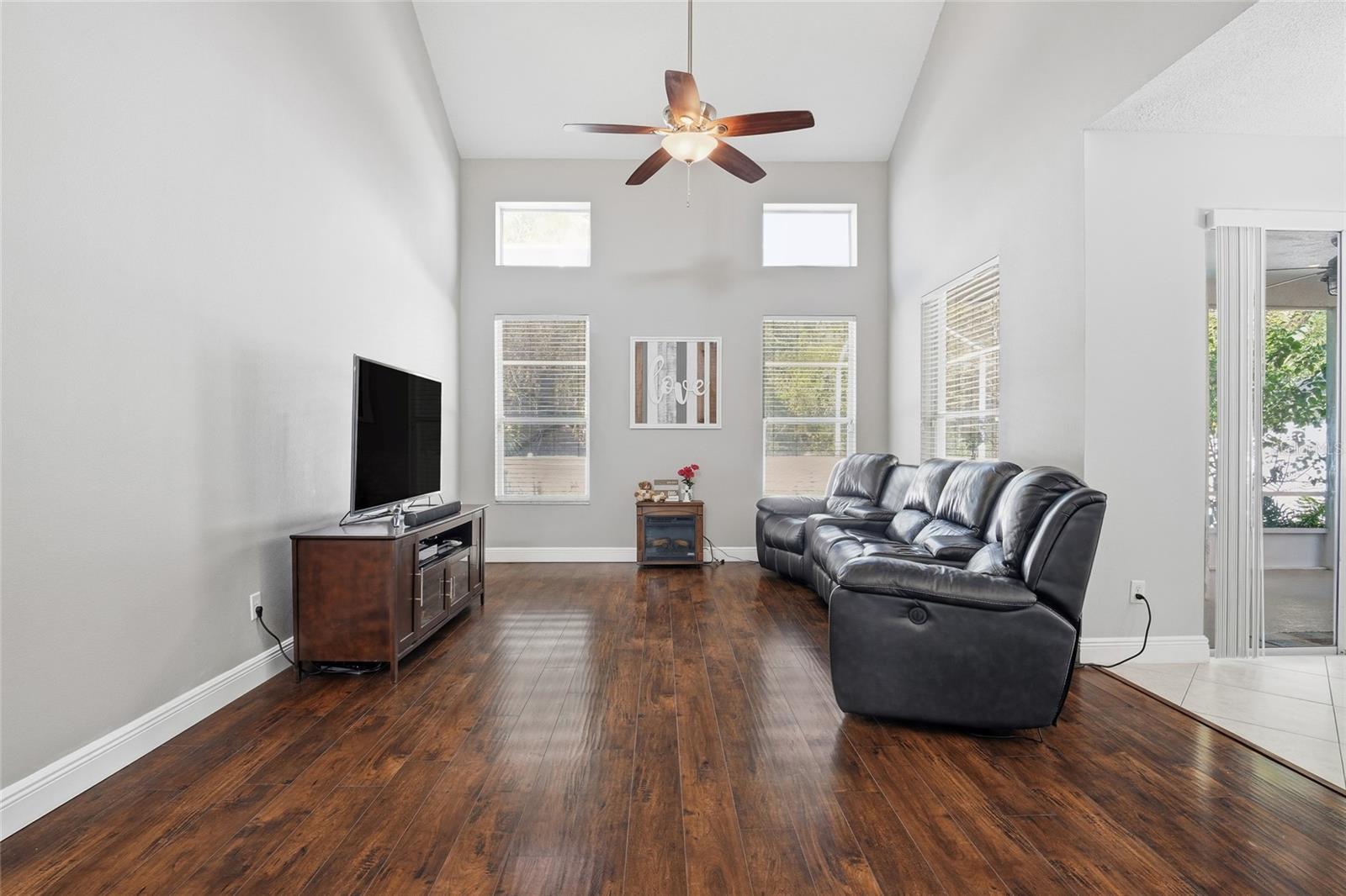 Image 4 of 34 For 930 Oak Chase Drive