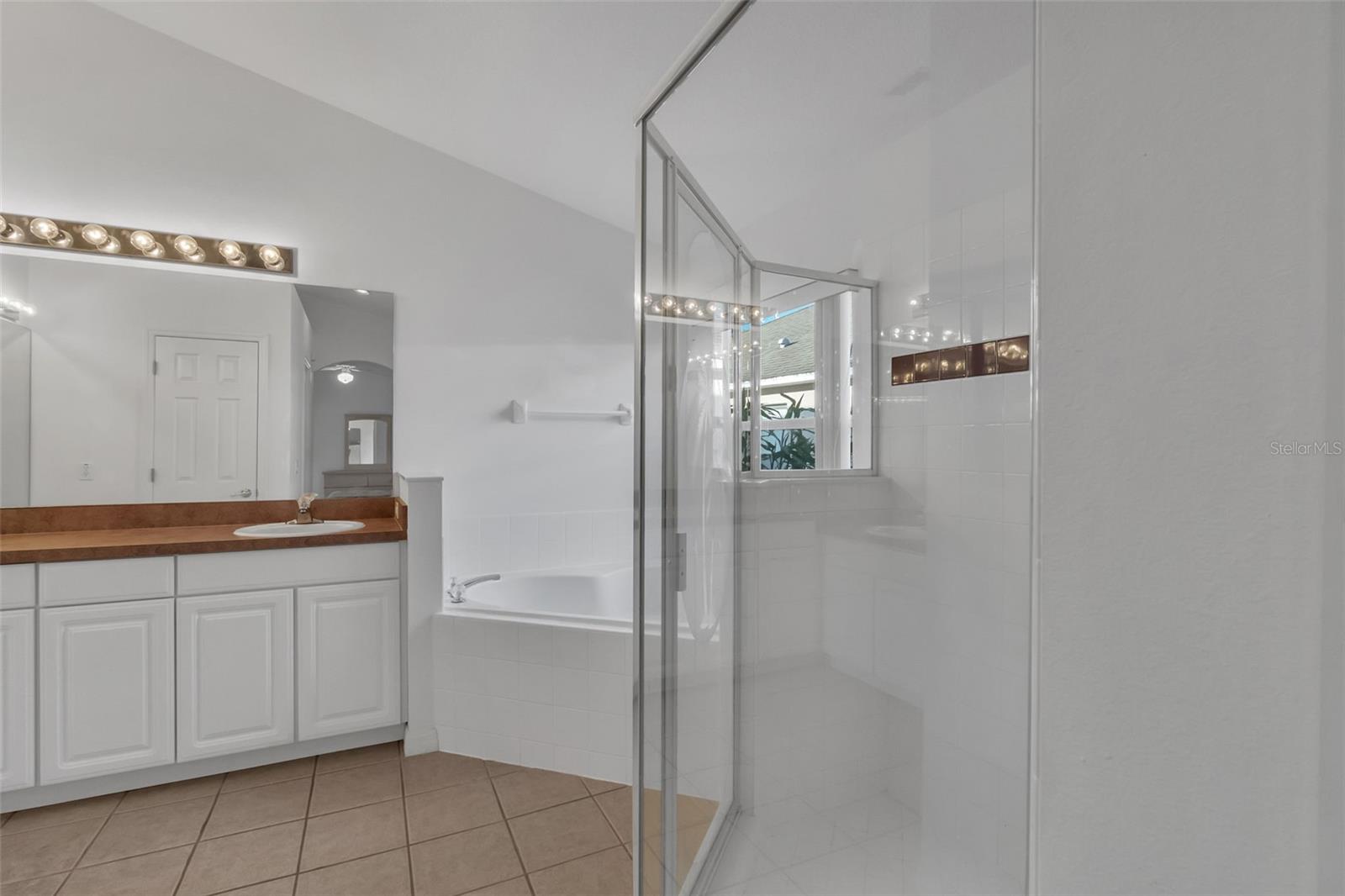 Image 13 of 48 For 4700 Cumbrian Lakes Drive