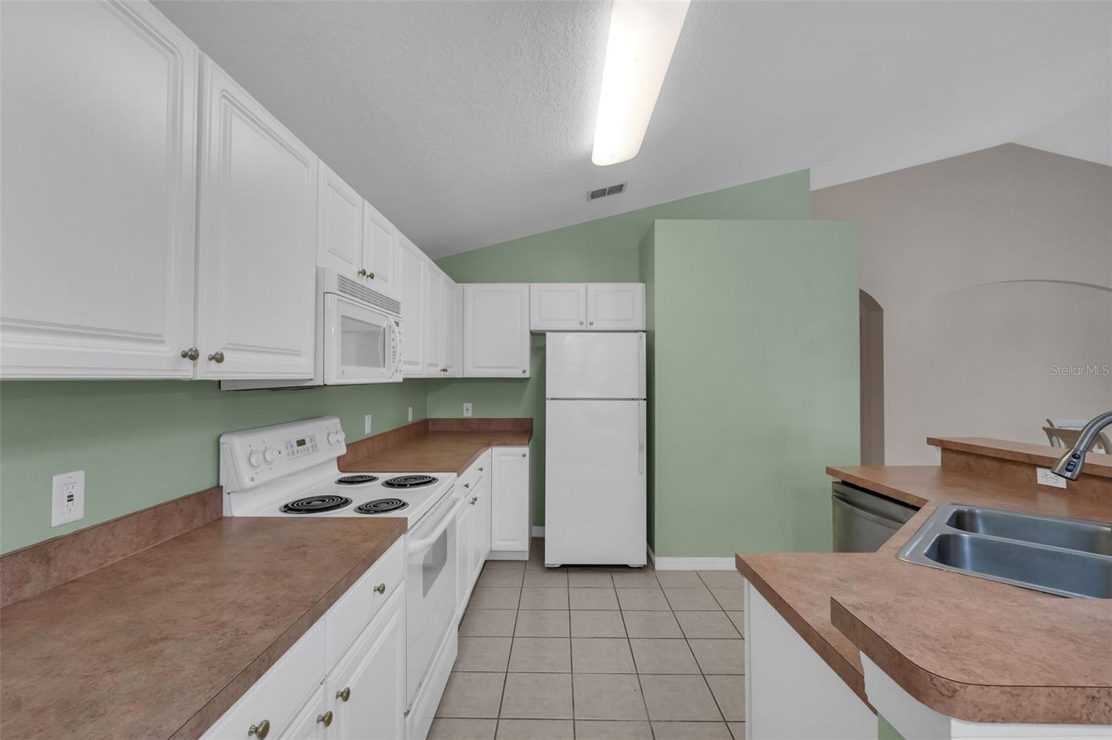 Image 7 of 48 For 4700 Cumbrian Lakes Drive