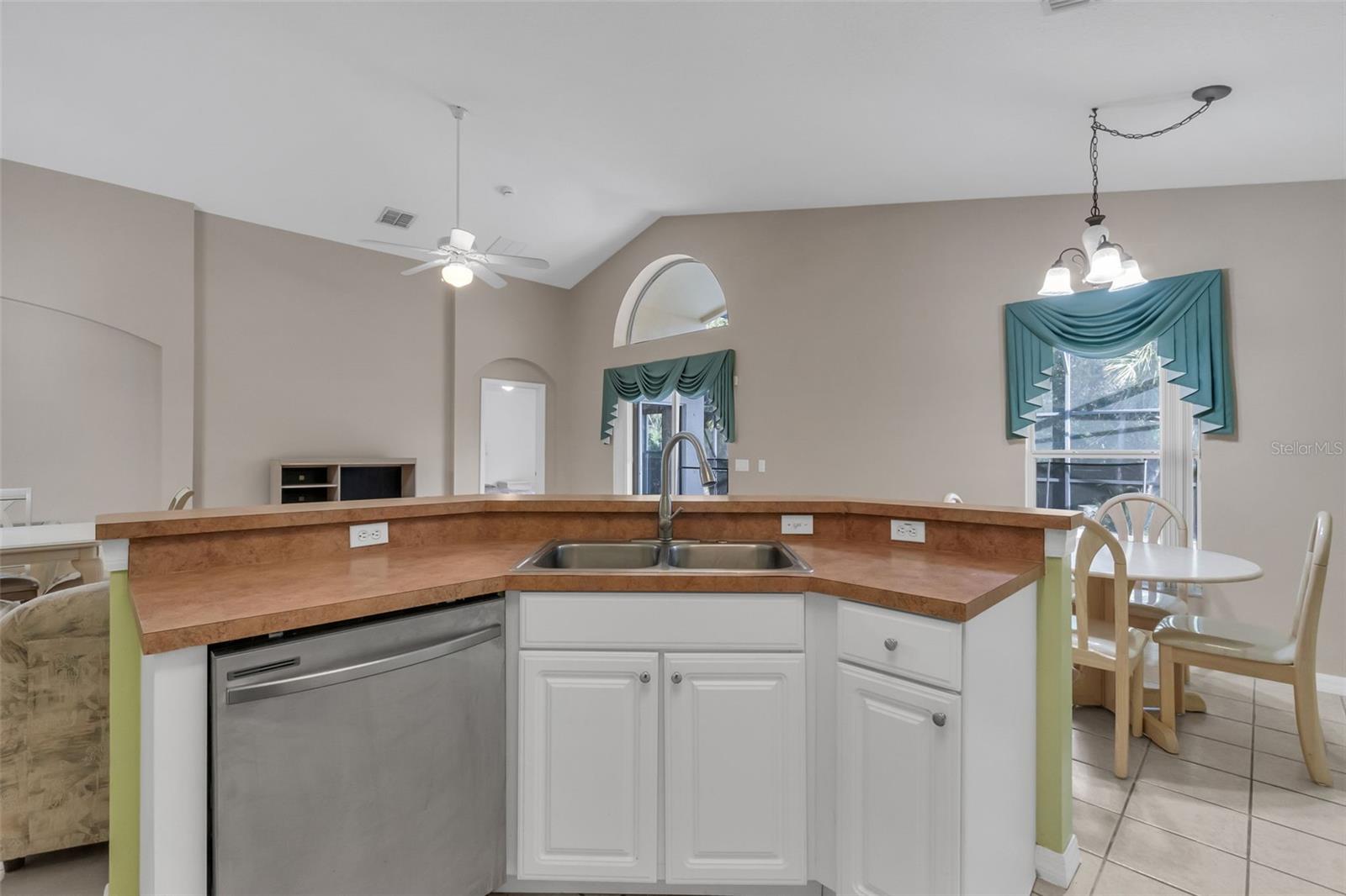 Image 9 of 48 For 4700 Cumbrian Lakes Drive