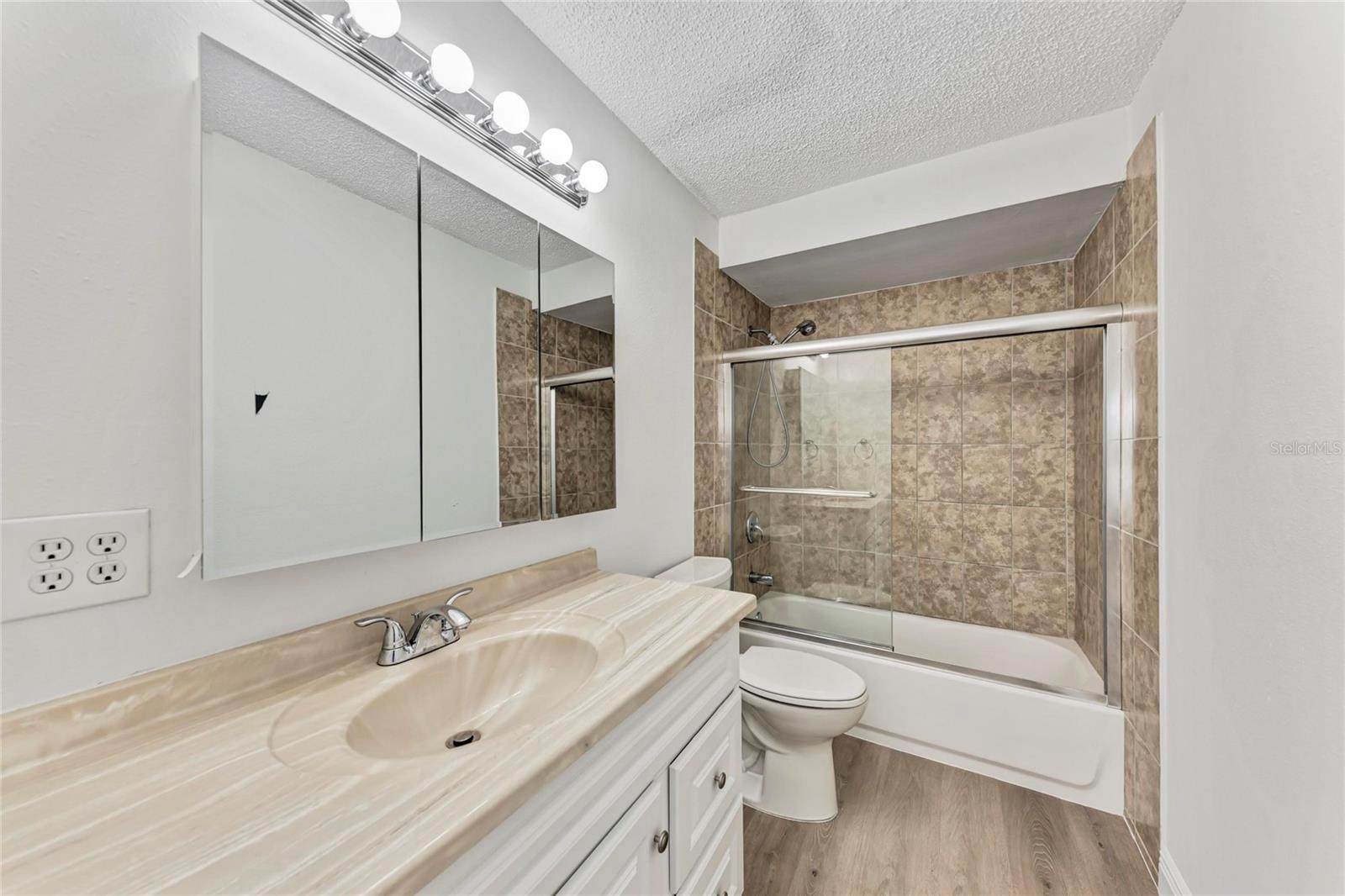 Image 10 of 22 For 4233 5th Avenue W