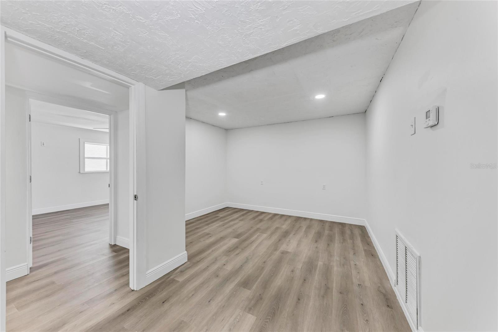 Image 16 of 22 For 4233 5th Avenue W