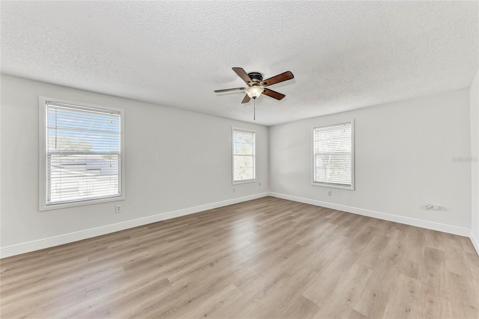 Image 7 of 22 For 4233 5th Avenue W