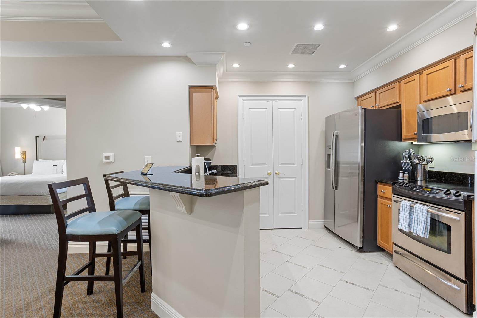 Listing photo id 2 for 8495 Miracle Drive Ne 305