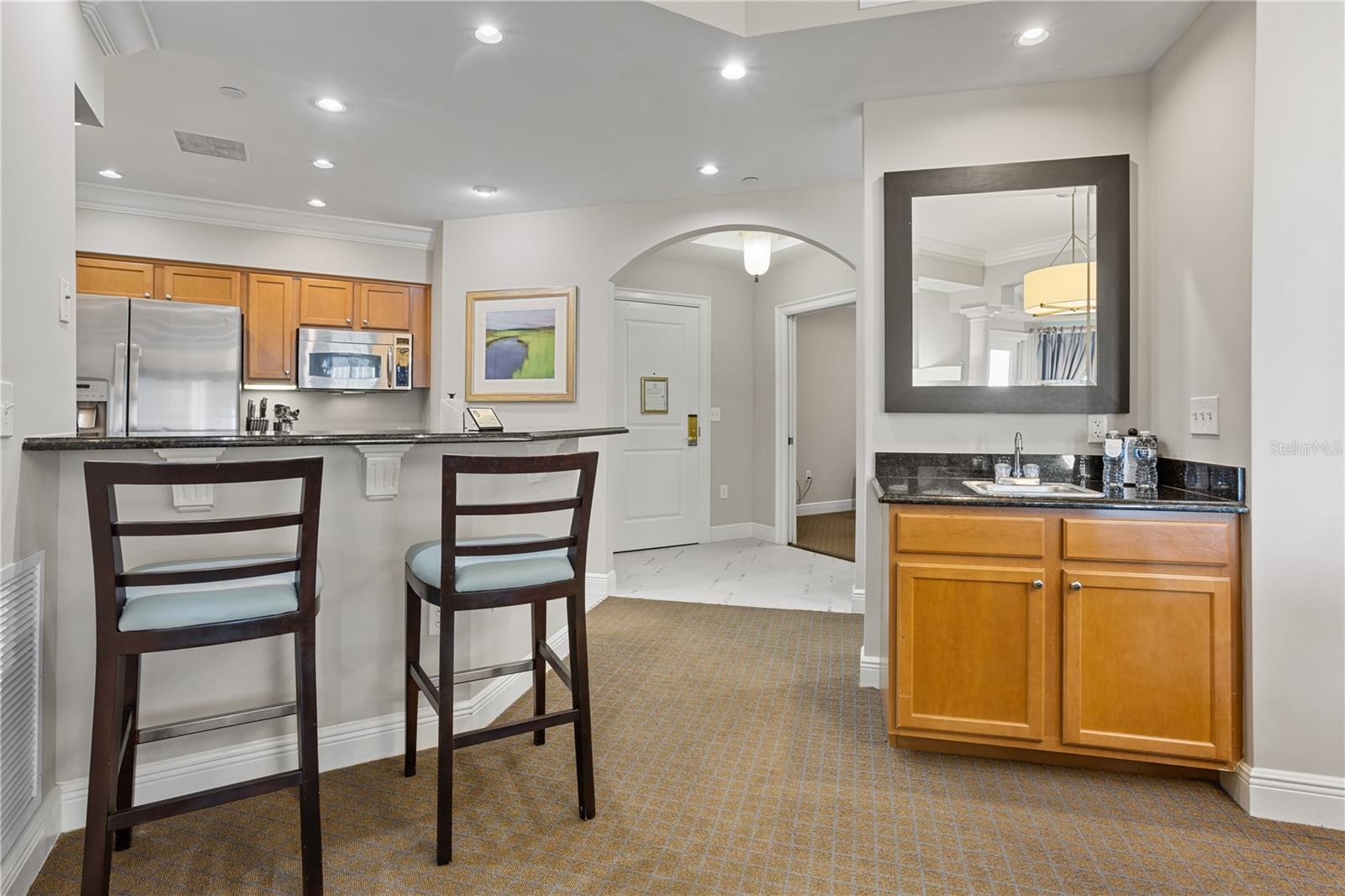 Listing photo id 4 for 8495 Miracle Drive Ne 305