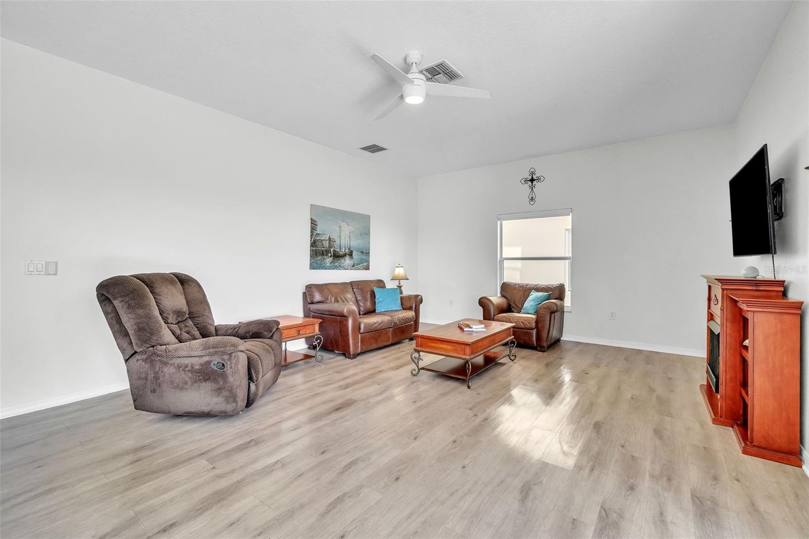 Image 12 of 39 For 9826 Heron Pointe Drive