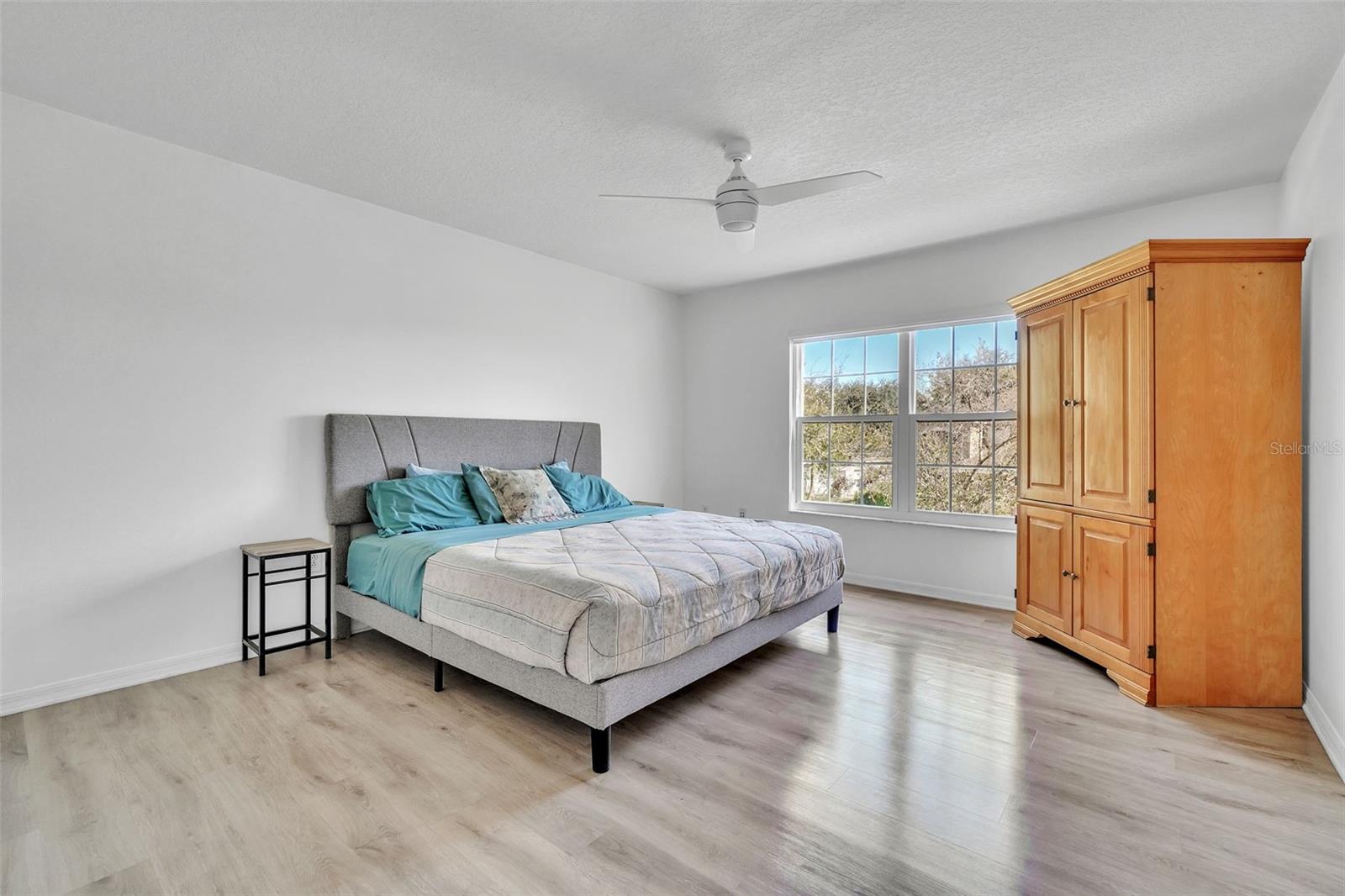 Image 19 of 39 For 9826 Heron Pointe Drive