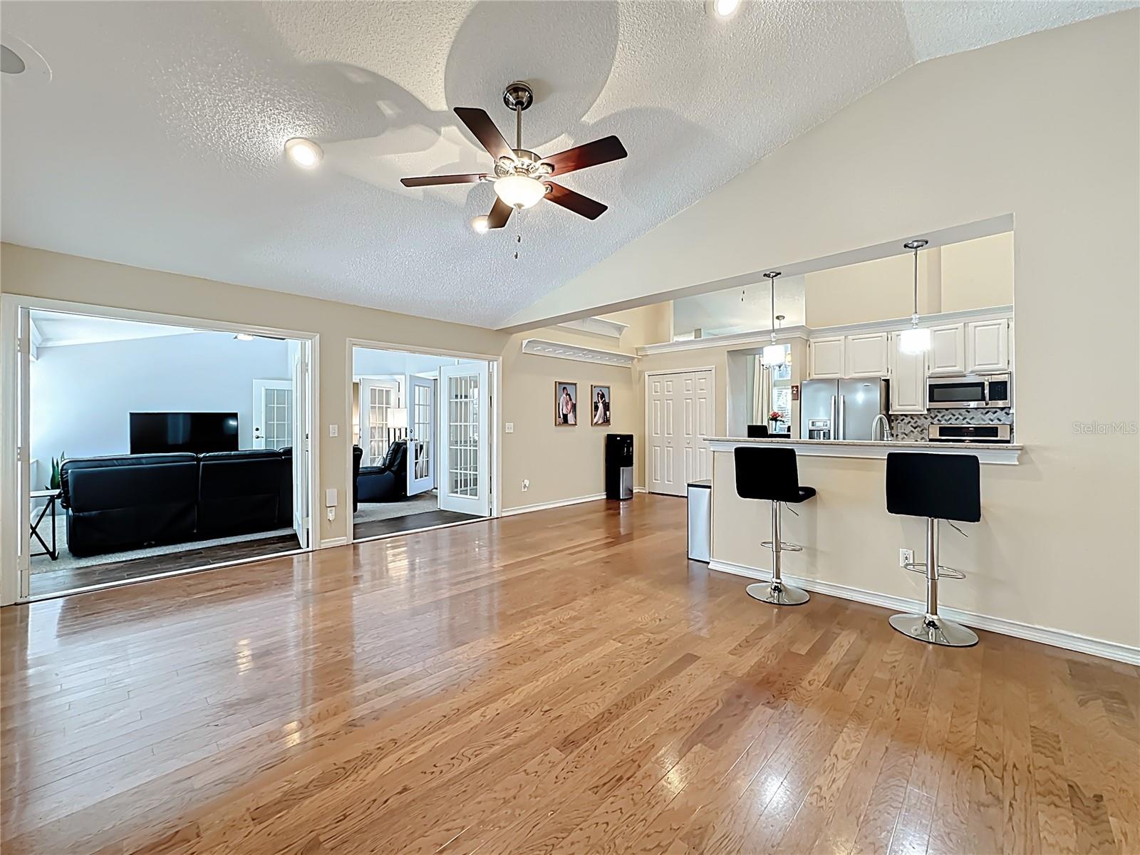 Image 14 of 41 For 10729 Oak Glen Circle