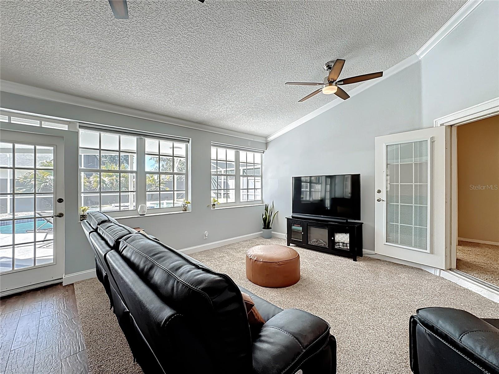 Image 15 of 41 For 10729 Oak Glen Circle