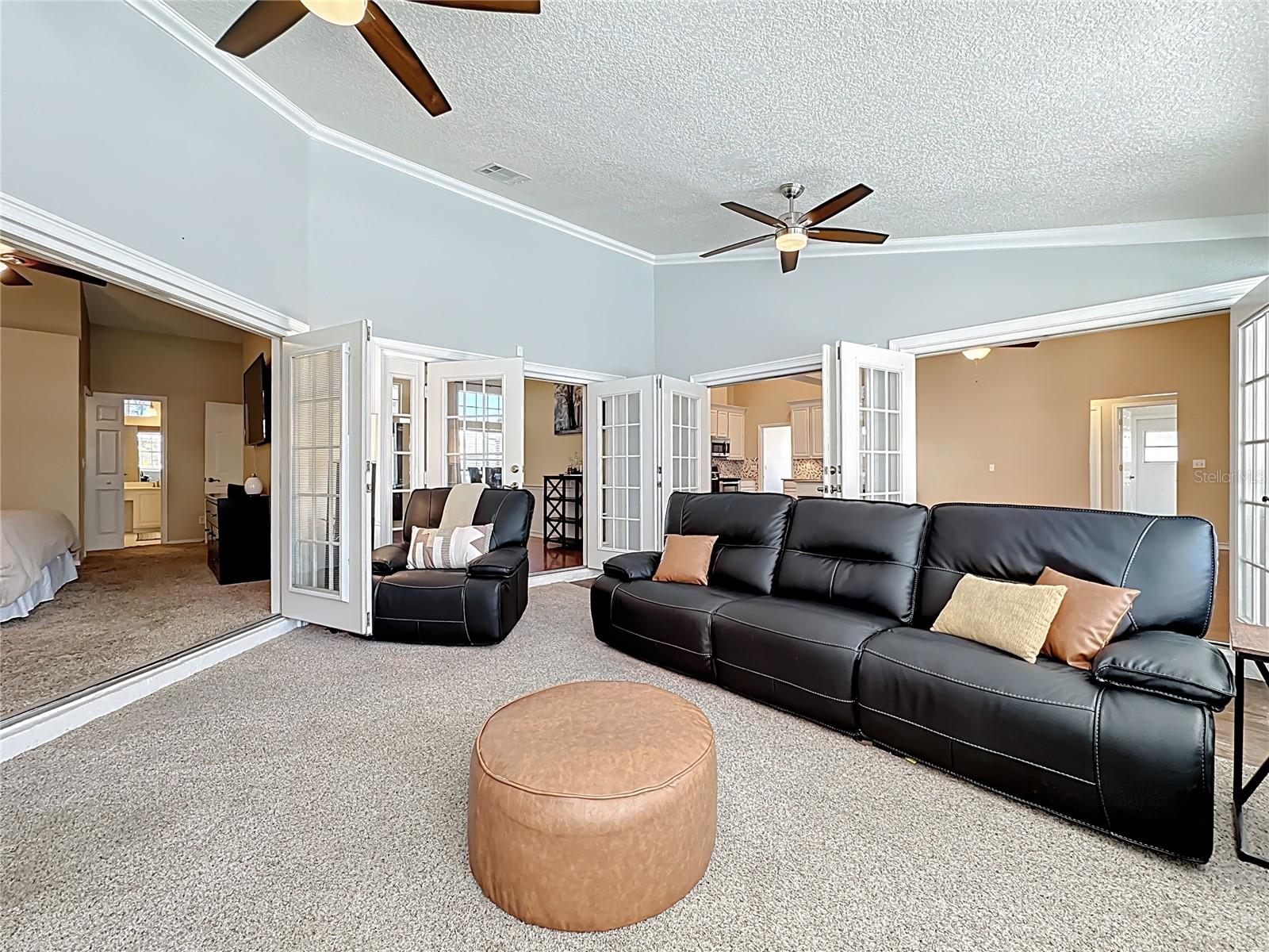 Image 17 of 41 For 10729 Oak Glen Circle