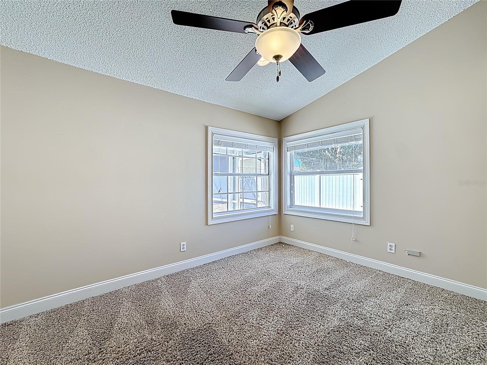 Image 21 of 41 For 10729 Oak Glen Circle