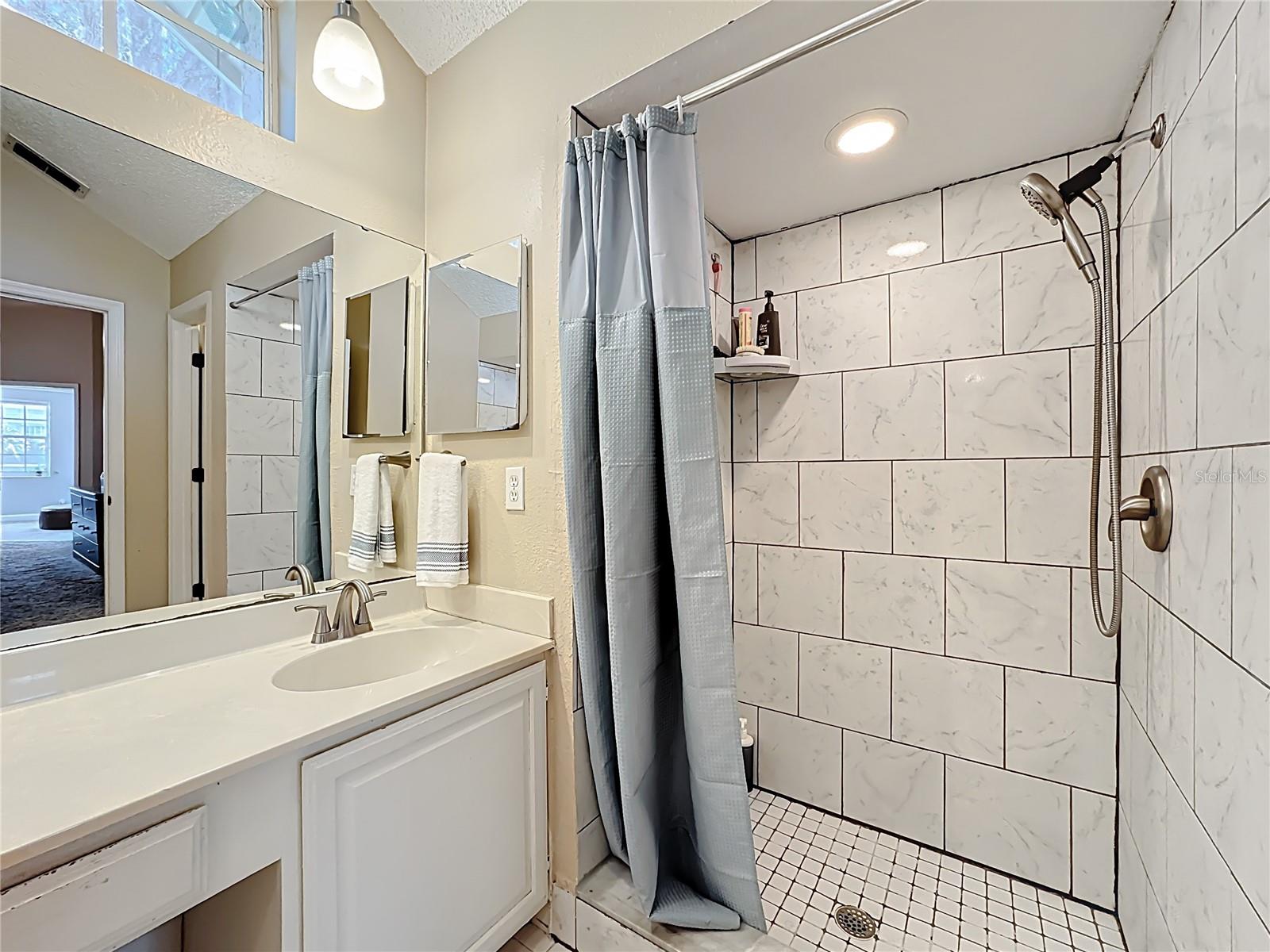 Image 24 of 41 For 10729 Oak Glen Circle